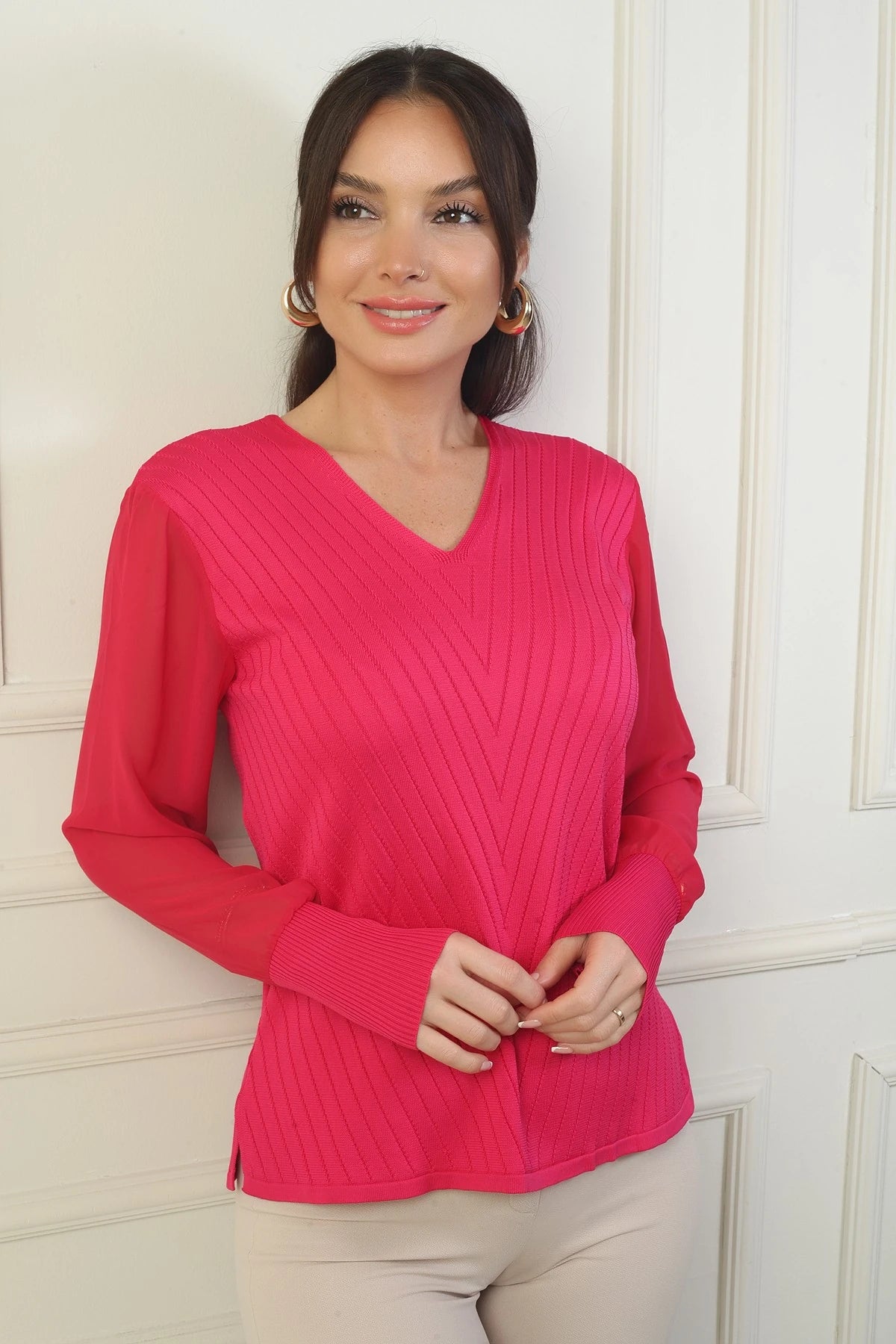 Image of Women's Sleeveless Chiffon V-Neck Sweater