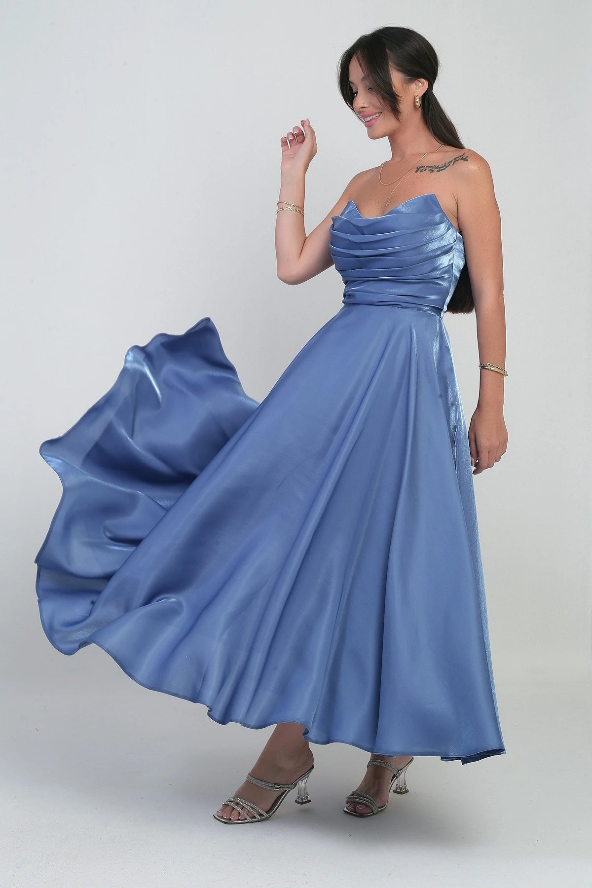 Image of Rochie midi din satin organza, fără bretele, cu decolteu în V pentru femei