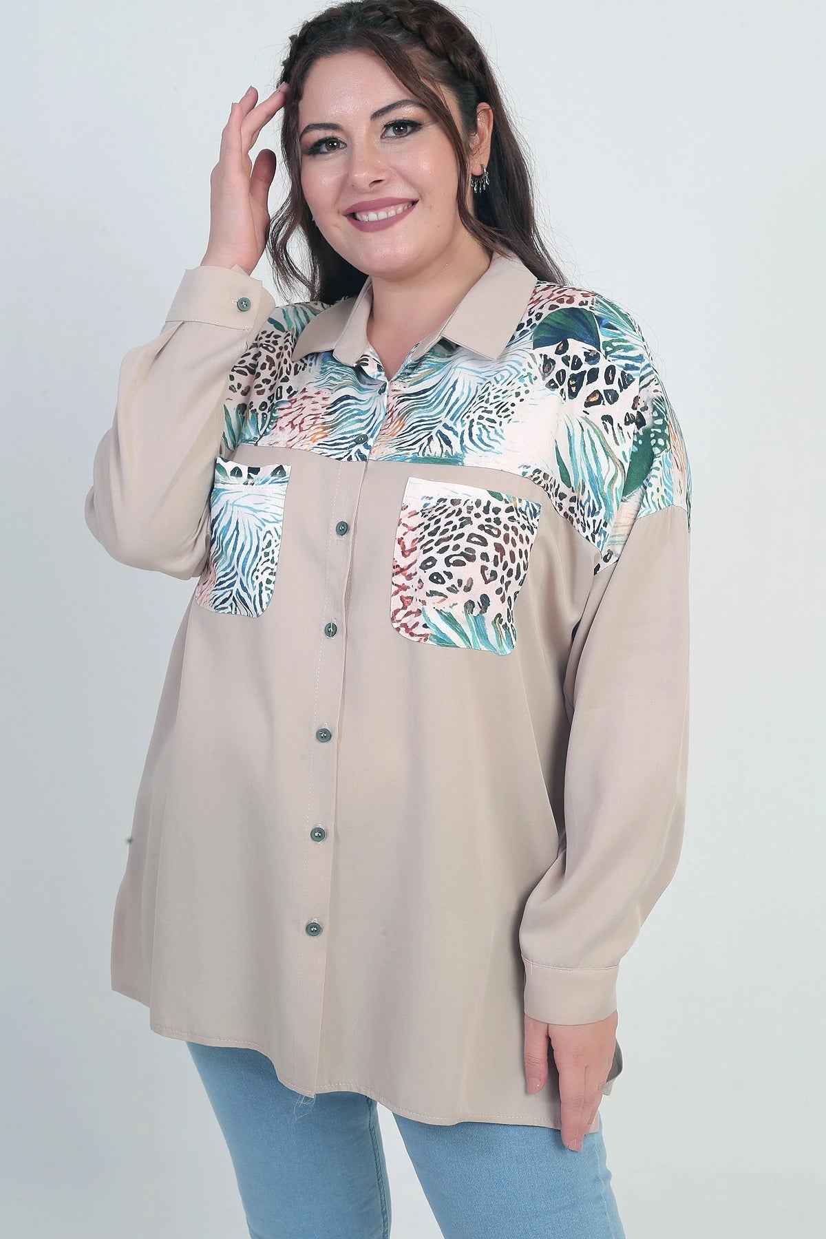 Image of Women's Dropped Sleeve Double Pocket Patterned Plus Size Shirt