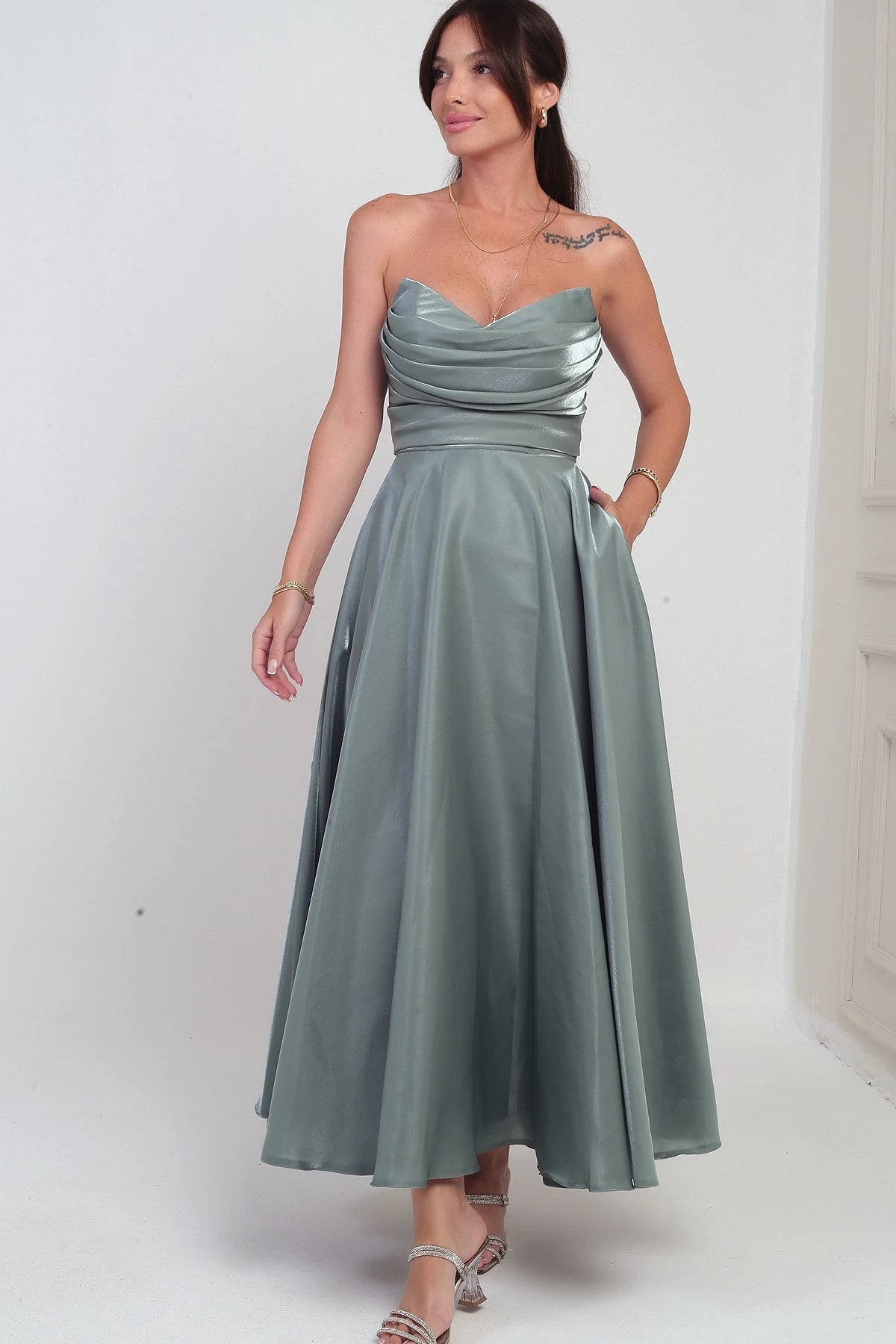 Image of Rochie midi din satin organza, fără bretele, cu decolteu în V pentru femei