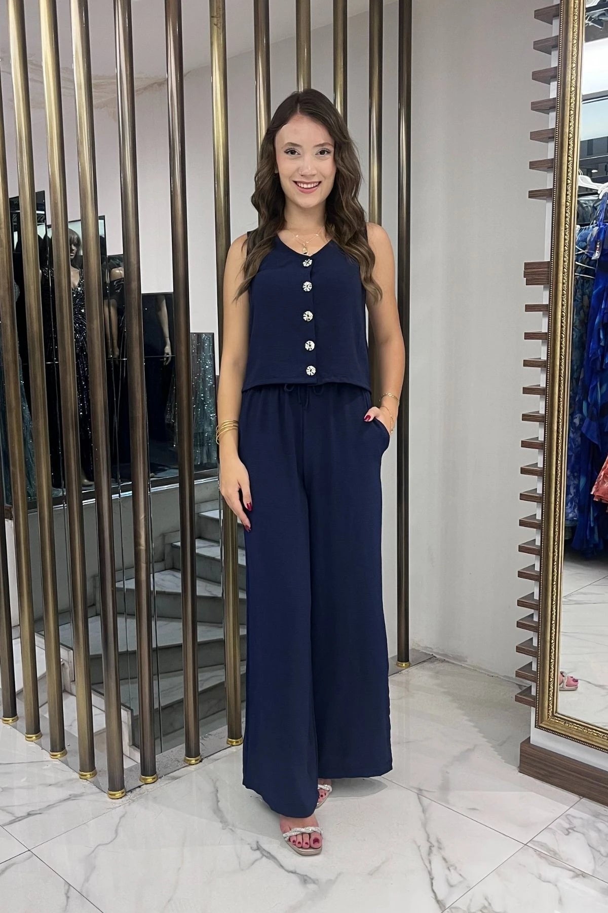 Image of Kadın V Yaka Önü Düğmeli Bluz Beli Lastikli Cepli Palazzo Pantolon Ayrobin 2'li Takım