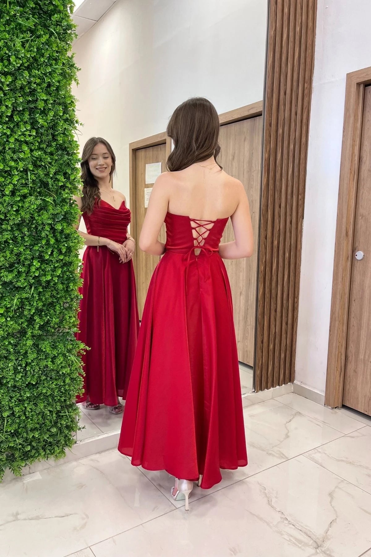 Image of Rochie midi din satin organza, fără bretele, cu decolteu în V pentru femei