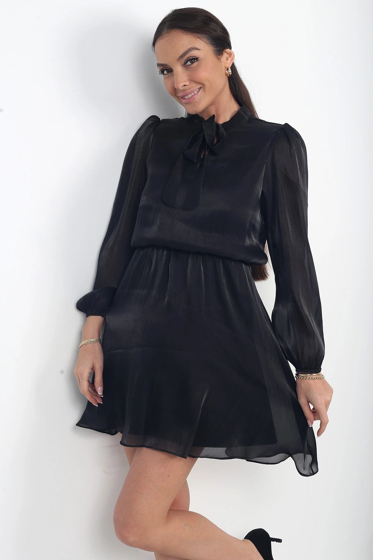 Image of Women's Short Dress with Lace-Up Collar, Lined, and Elastic Waist, Made of Chiffon and Satin.