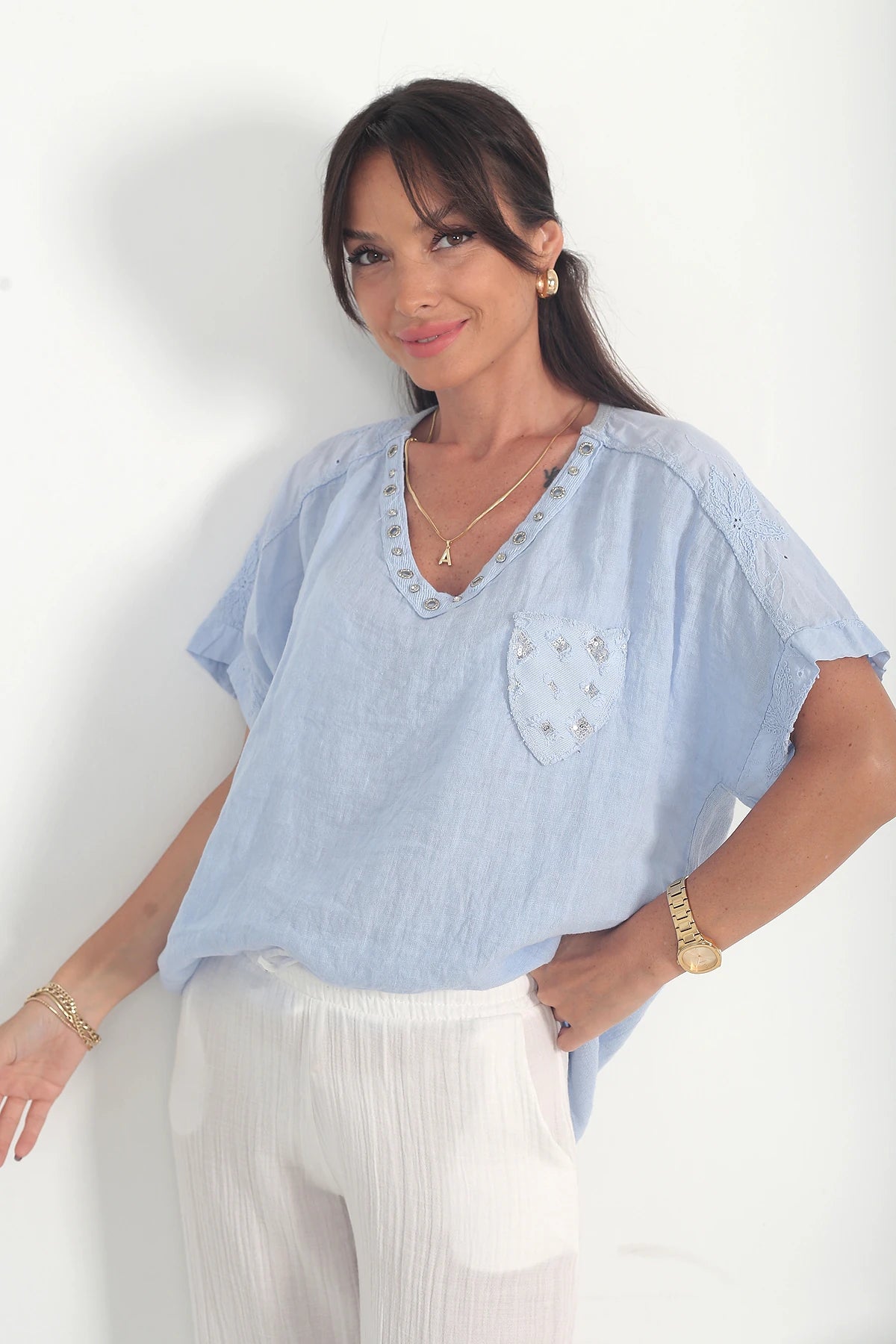 Image of Kadın İtalyan Keten Zınmbalı V Yaka Tek Cepli Omuzlar Nakış İşlemeli Oversize Cotton Bluz