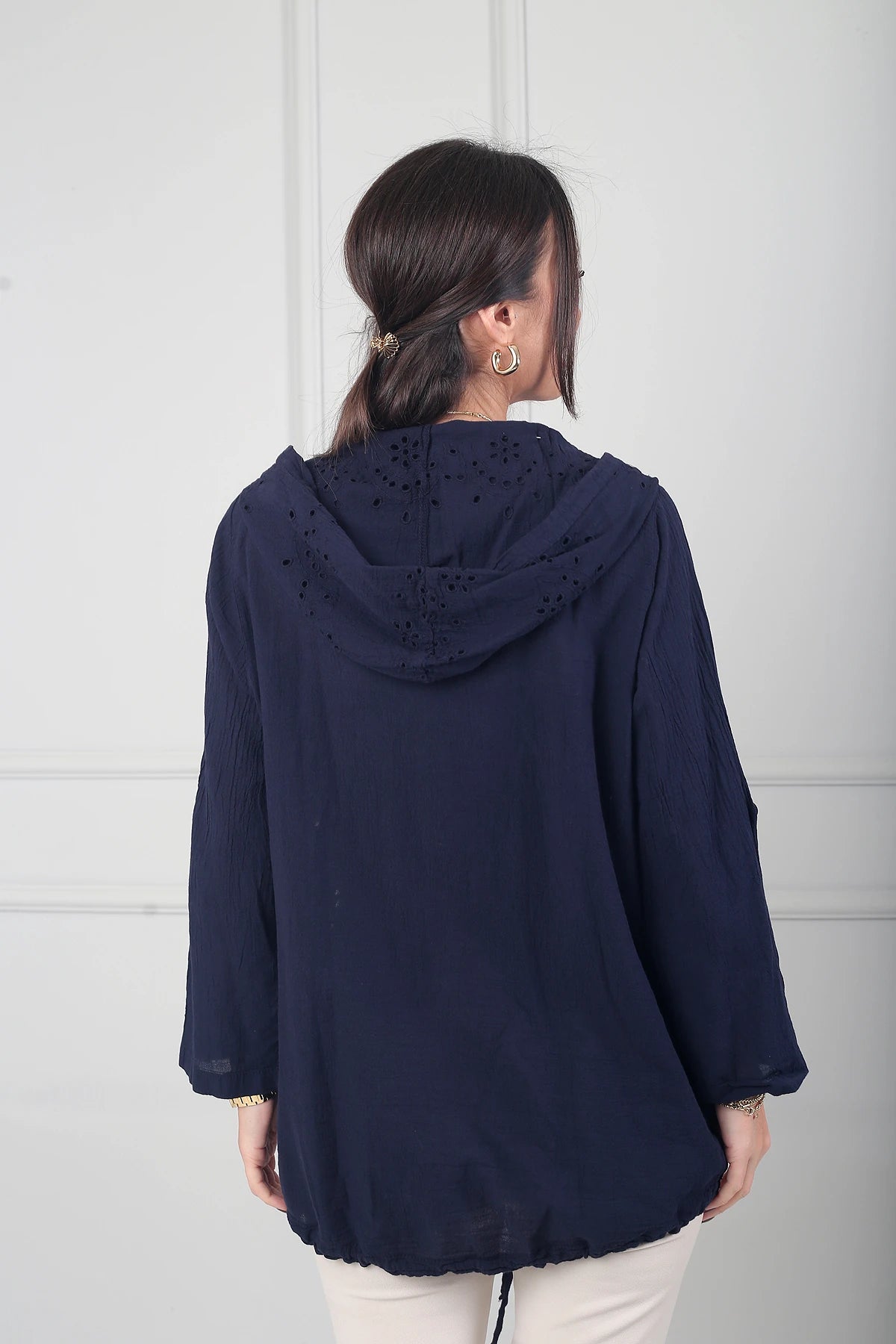 Image of Kadın Kapüşonlu Önü Düğmeli Cepli  Brode Fisto İşlemeli İtalyan Cotton Ceket