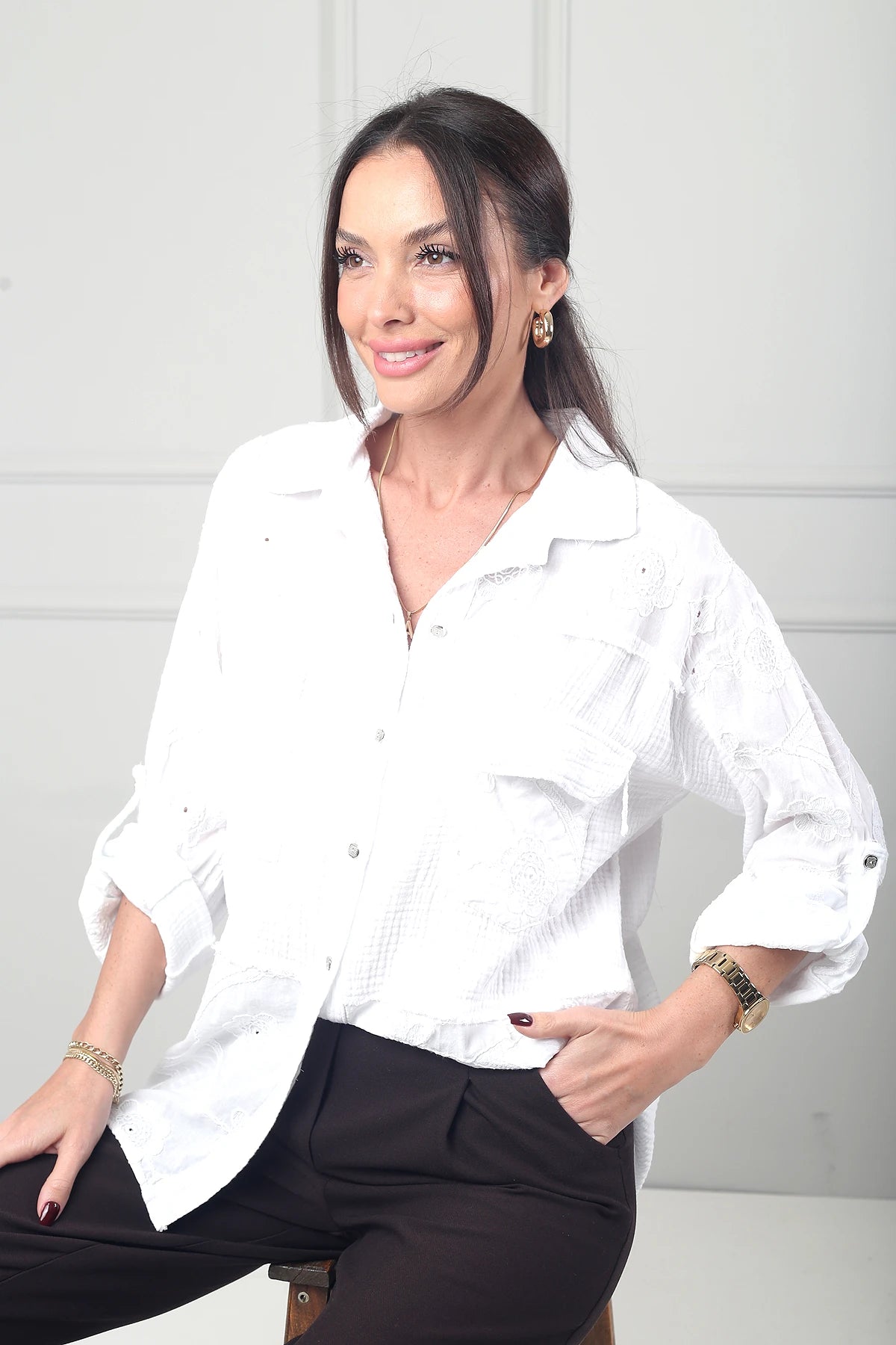 Image of Kadın İtalyan Tek Cepli Çiçek İşlemeli Cotton Gömlek