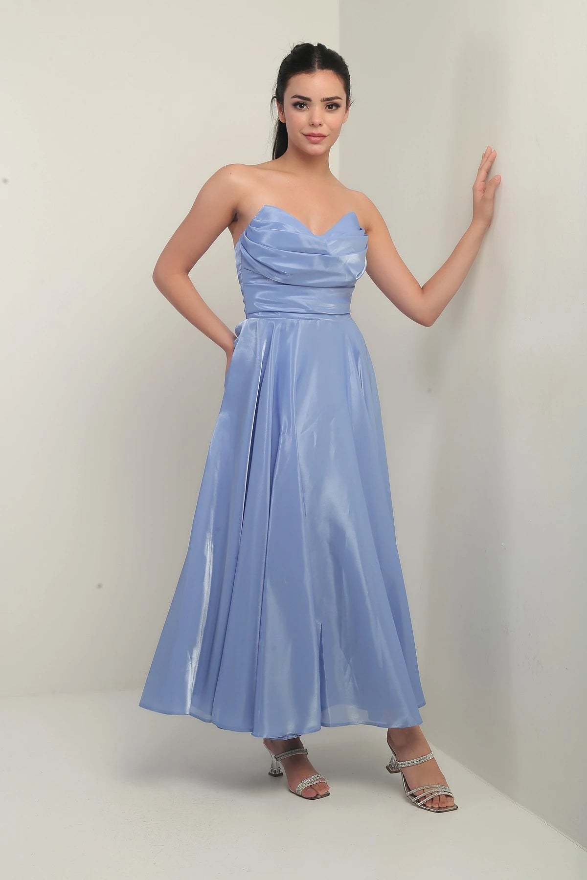 Image of Rochie midi din satin organza, fără bretele, cu decolteu în V pentru femei