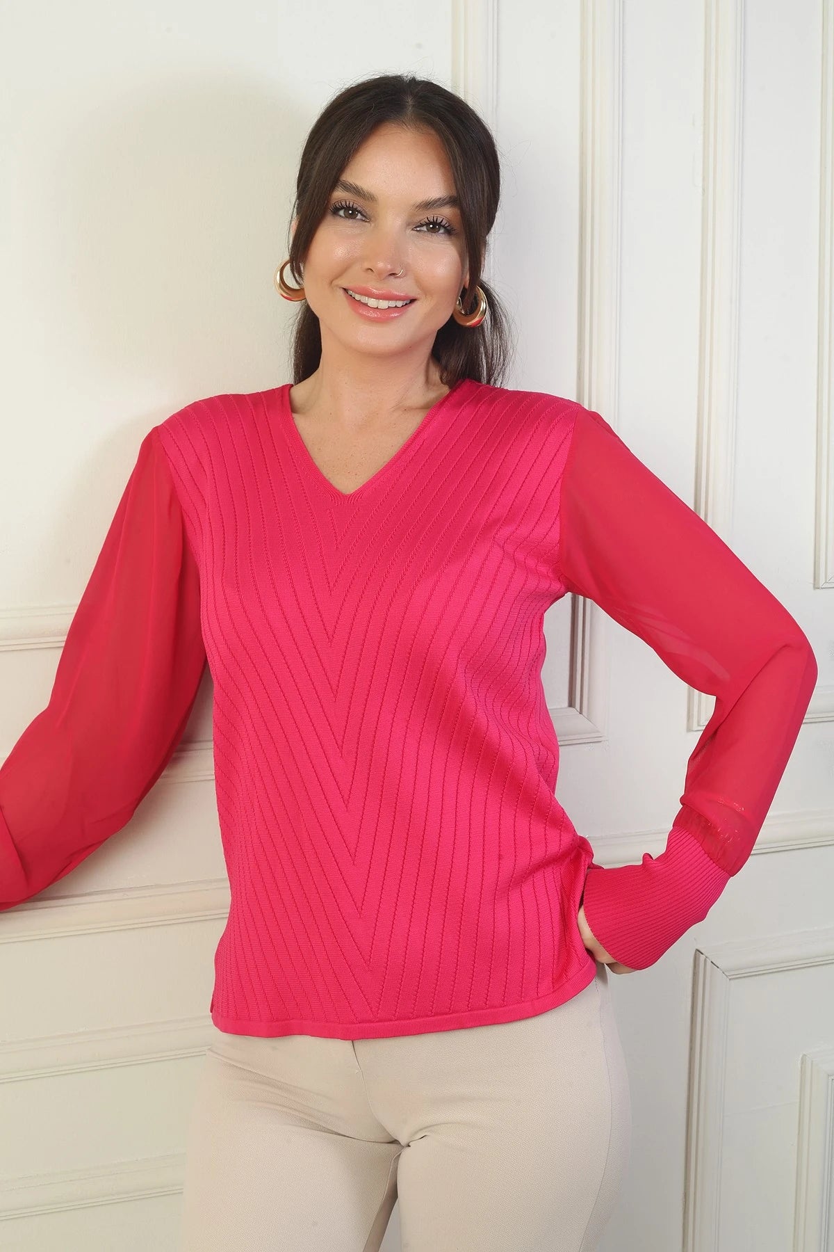 Image of Women's Sleeveless Chiffon V-Neck Sweater