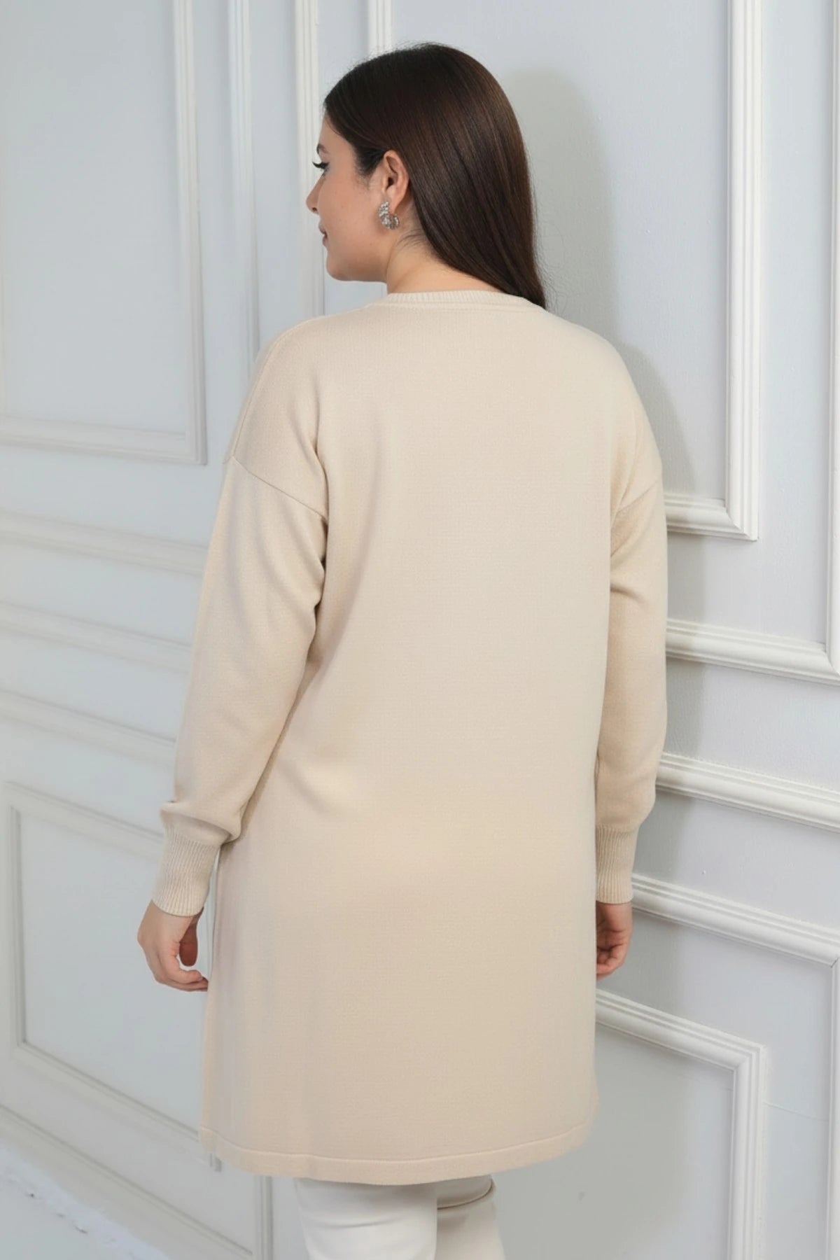 Image of Women's Plus Size Knitted Tunic Blouse with Single Front Pocket and Stone Print Detail