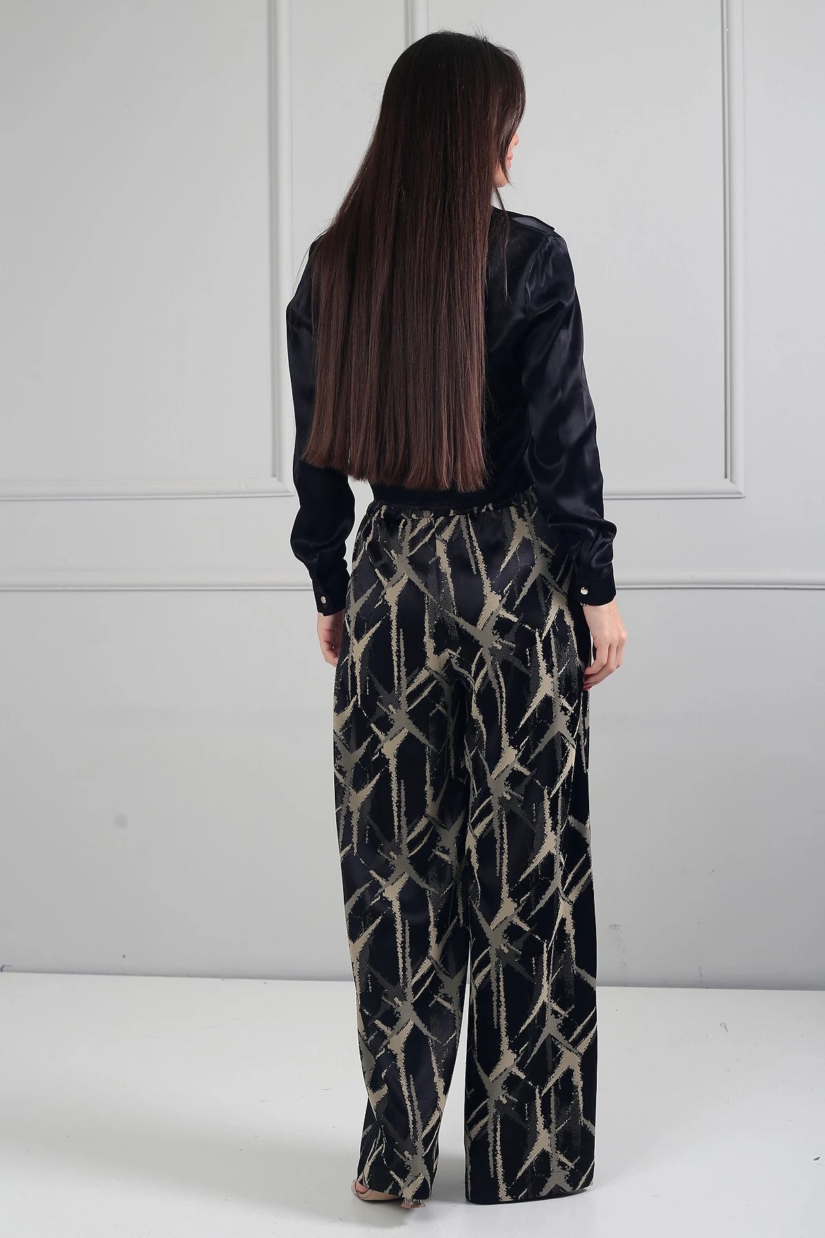 Image of Women's Elastic Waist, Pocketed, Abstract Geometric Patterned Palazzo Satin Trousers