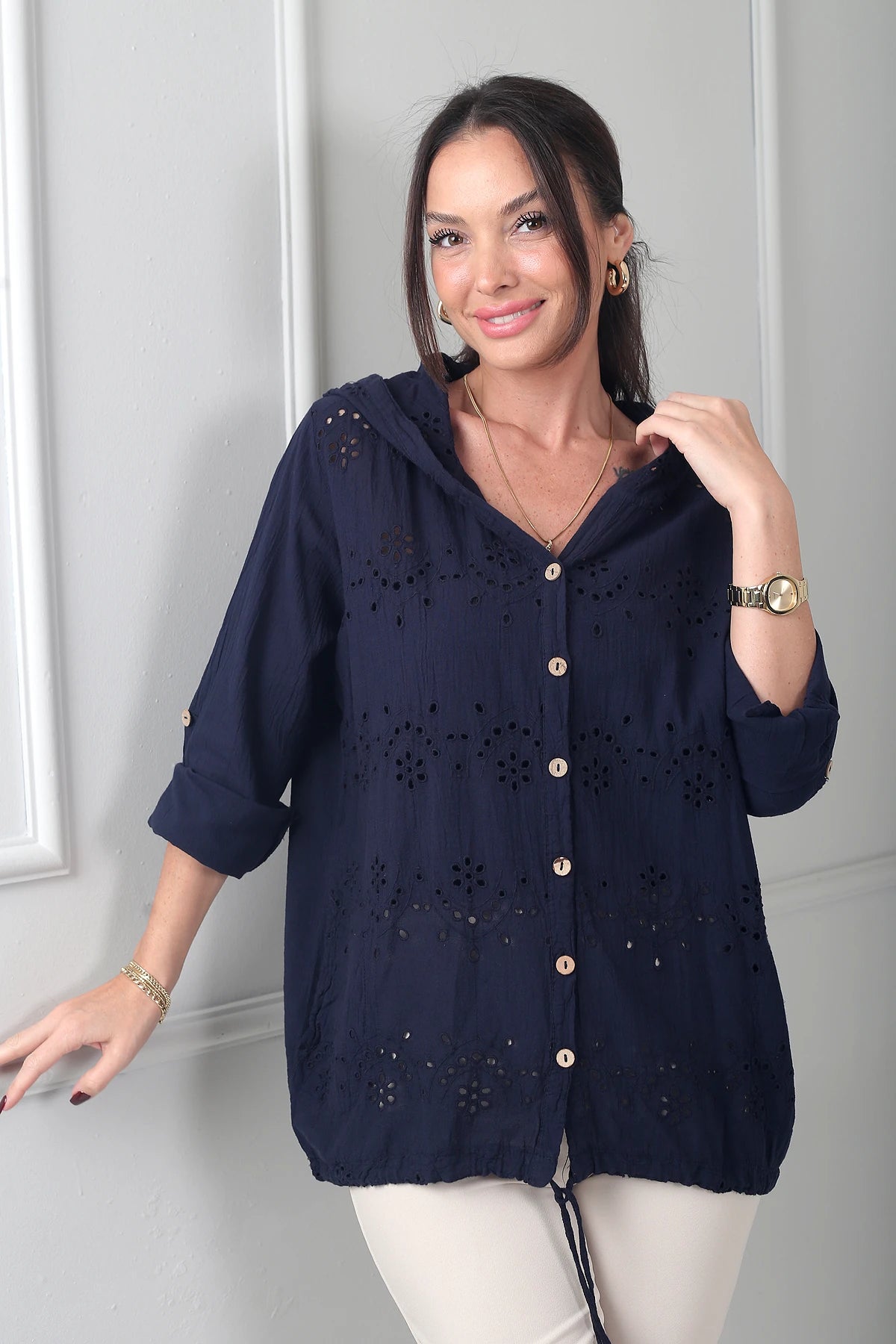 Image of Kadın Kapüşonlu Önü Düğmeli Cepli  Brode Fisto İşlemeli İtalyan Cotton Ceket