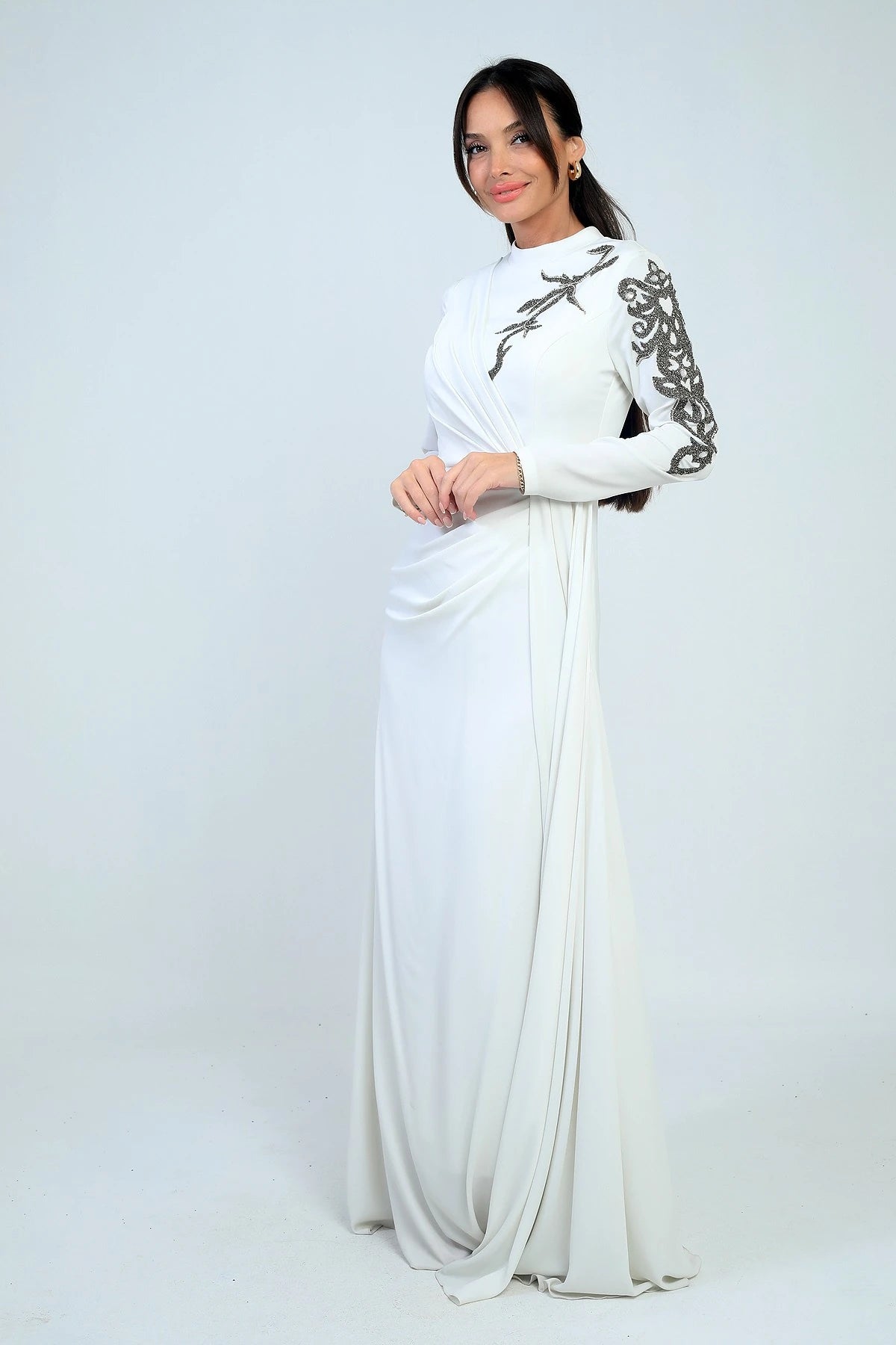 Image of Rochie hijab din crep satinat, cu imprimeu de pietre, cu încrețituri în față și căptușită