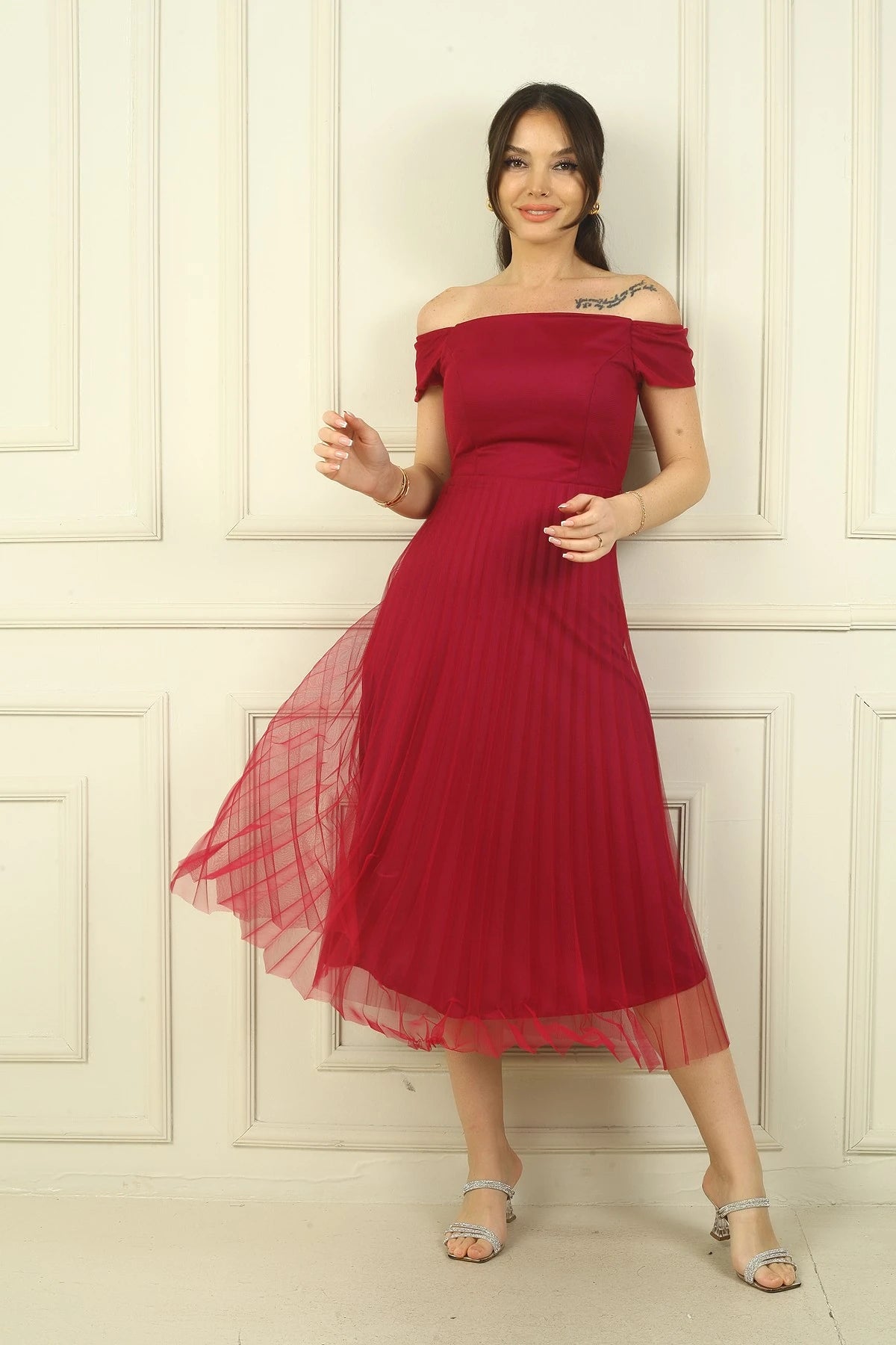 Image of Rochie Madonna cu fustă plisată din șifon și căptușeală, cu decolteu