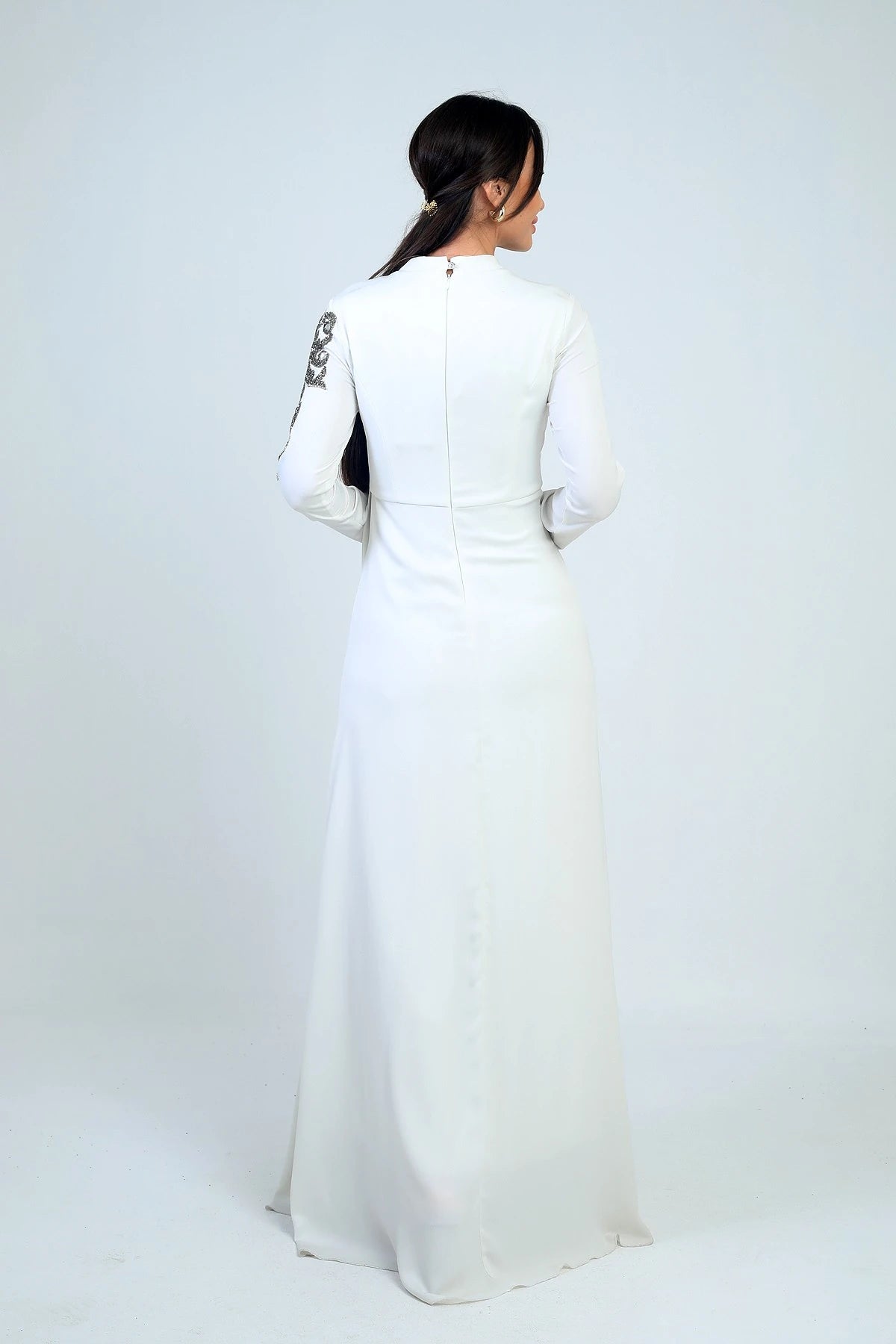 Image of Rochie hijab din crep satinat, cu imprimeu de pietre, cu încrețituri în față și căptușită
