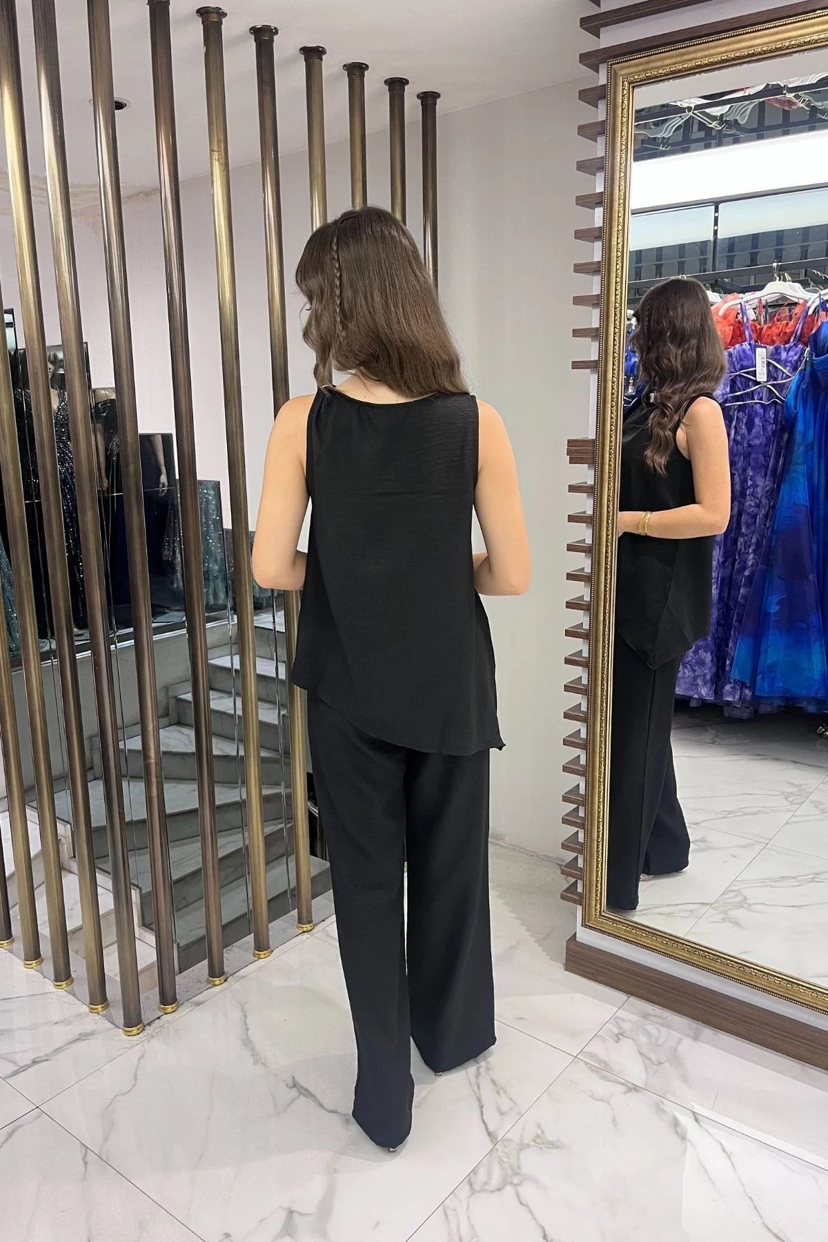 Image of Set de două piese din in pentru femei: bluză asimetrică cu fustă cu cataramă, talie elastică și pantaloni Palazzo cu buzunare.