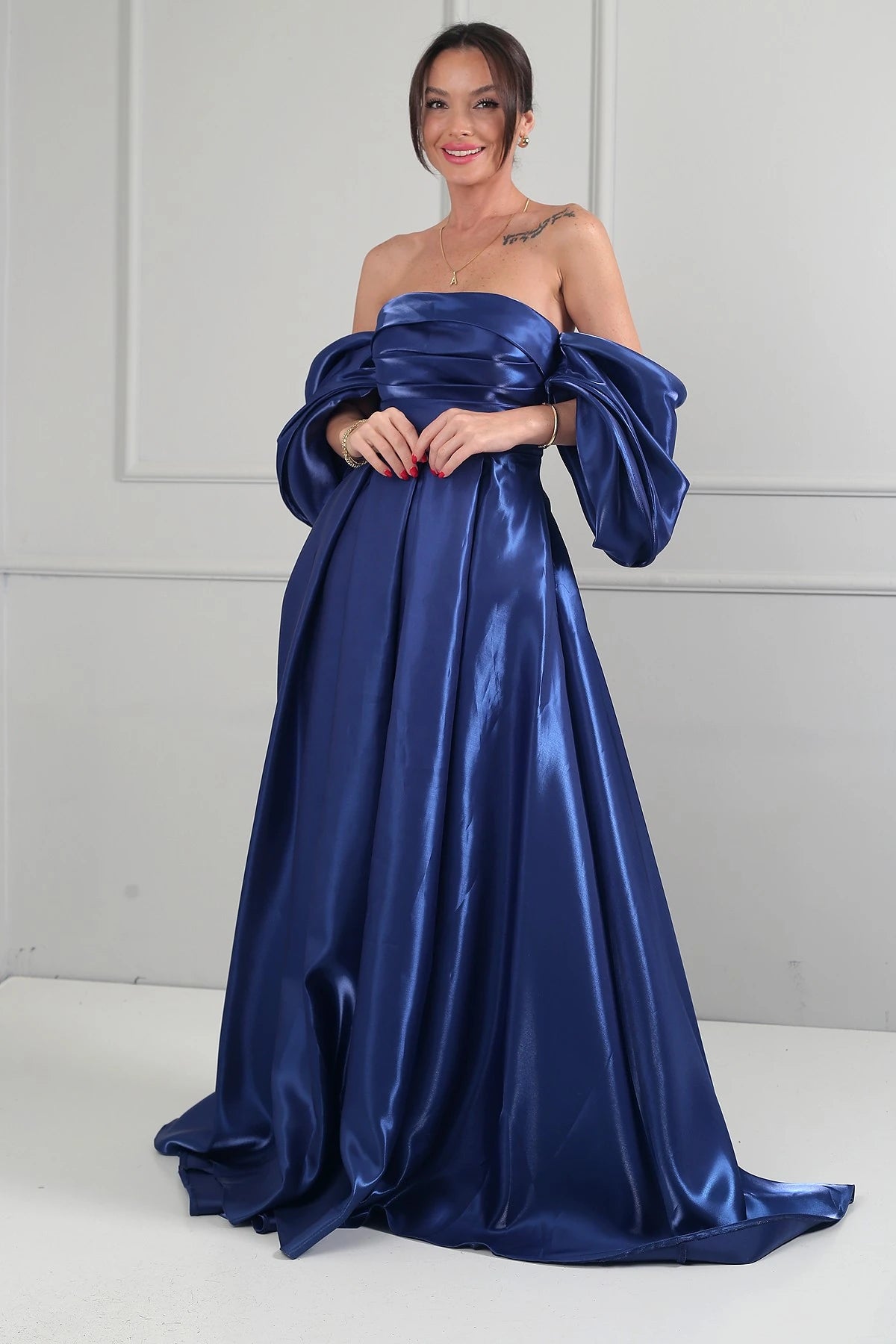 Image of Women's Strapless Balloon Sleeve Lined Pleated Pocket Taffeta Long Dress