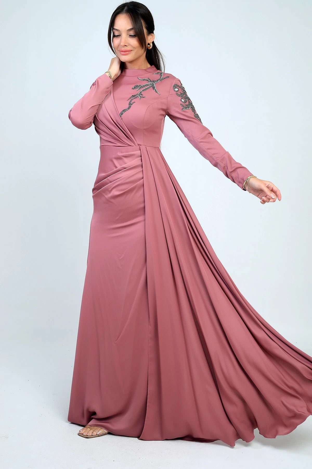 Image of Rochie hijab din crep satinat, cu imprimeu de pietre, cu încrețituri în față și căptușită