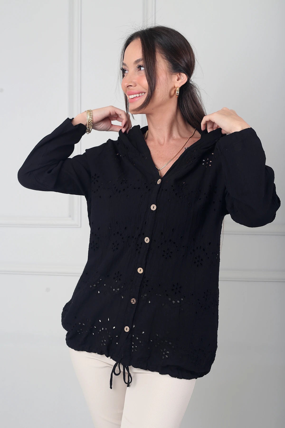 Image of Kadın Kapüşonlu Önü Düğmeli Cepli  Brode Fisto İşlemeli İtalyan Cotton Ceket