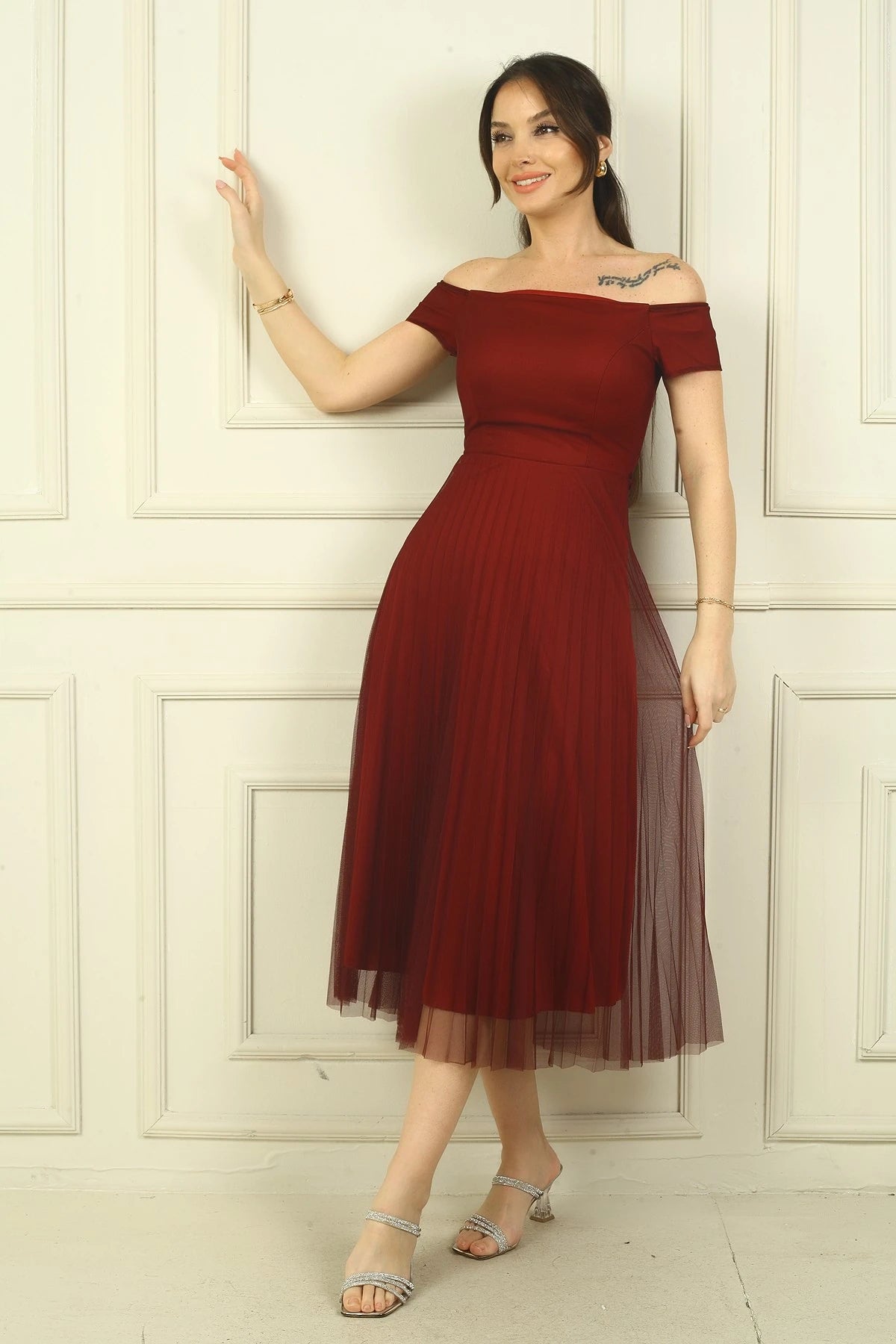 Image of Rochie Madonna cu fustă plisată din șifon și căptușeală, cu decolteu