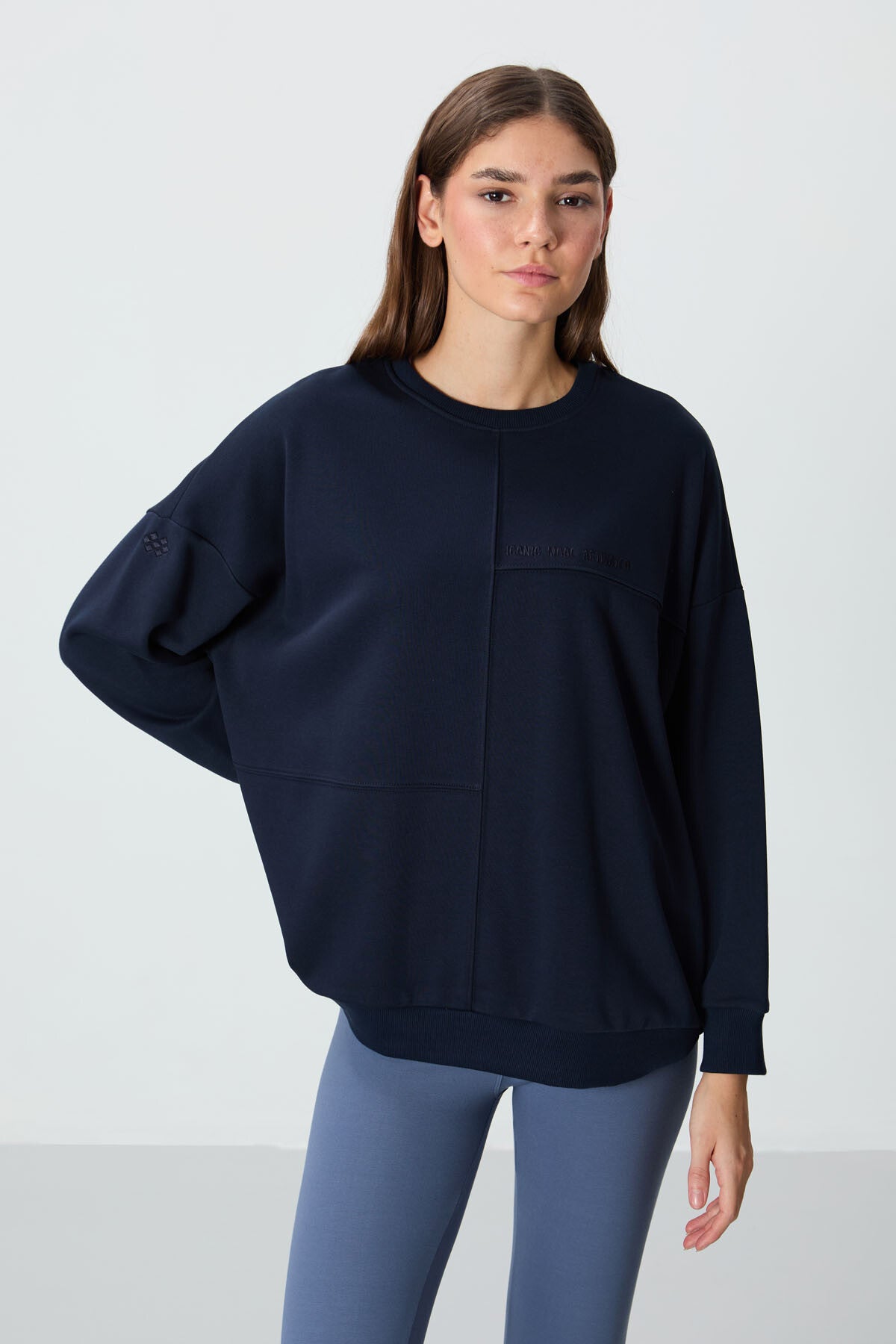 Image of İndigo Kompakt Pamuklu Kalın Pürüzsüz Dokulu O Yaka Oversize Fit Kadın Sweatshirt - 97288