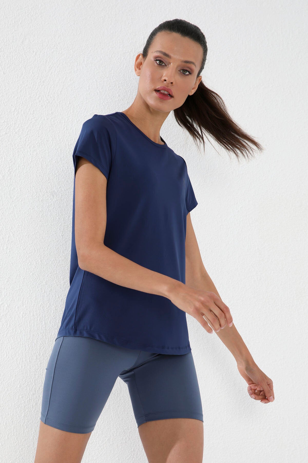 Image of İndigo Basic Kısa Kol Standart Kalıp O Yaka Kadın T-Shirt - 97144