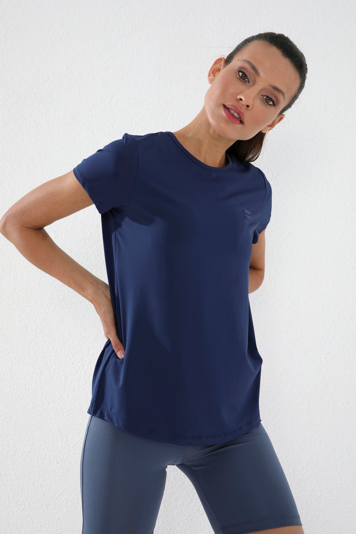 Image of İndigo Basic Kısa Kol Standart Kalıp O Yaka Kadın T-Shirt - 97144