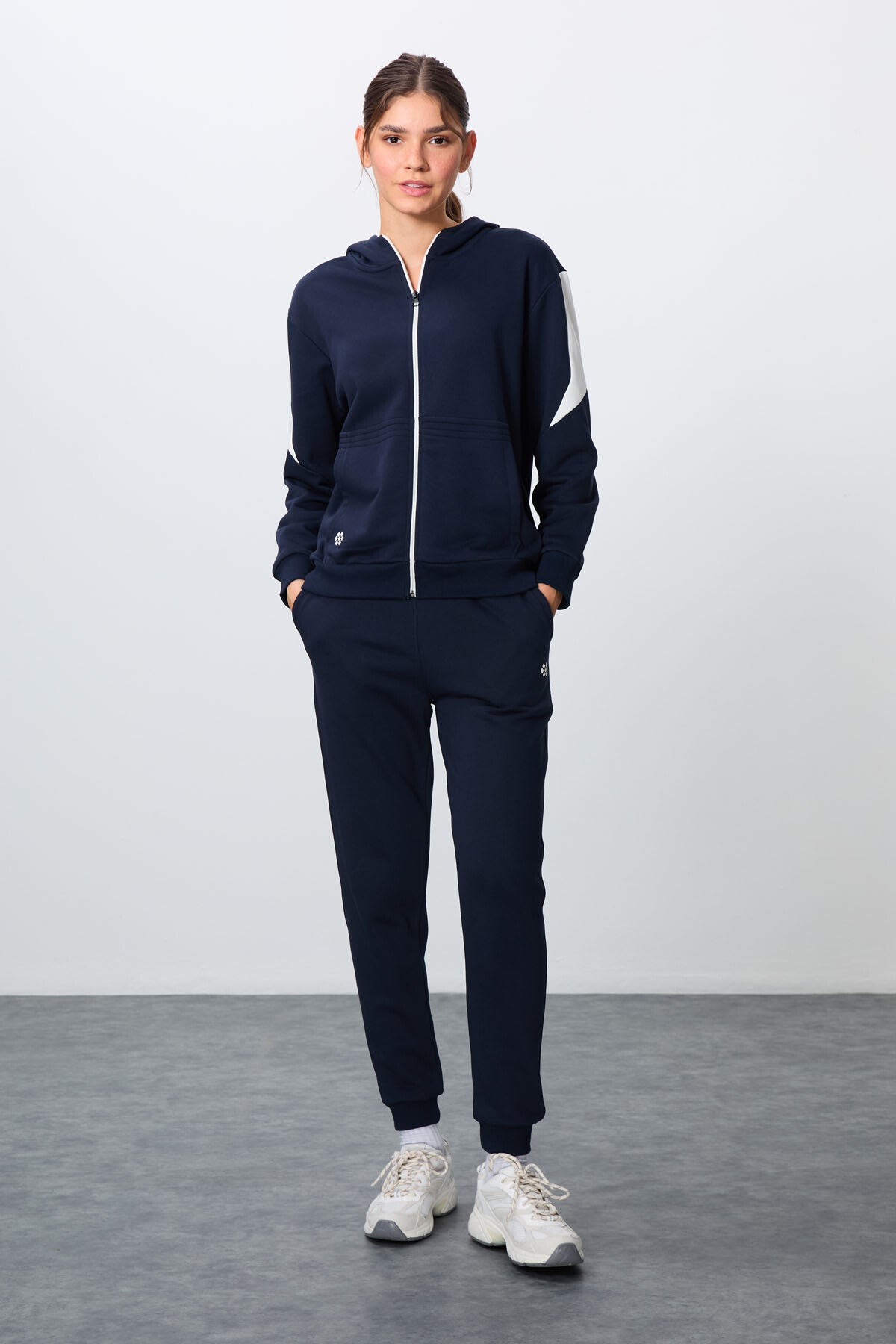 Image of İndigo Kompakt Pamuklu Kalın Pürüzsüz Dokulu Kapüşonlu Oversize Fit Kadın Eşofman Takım - 95343