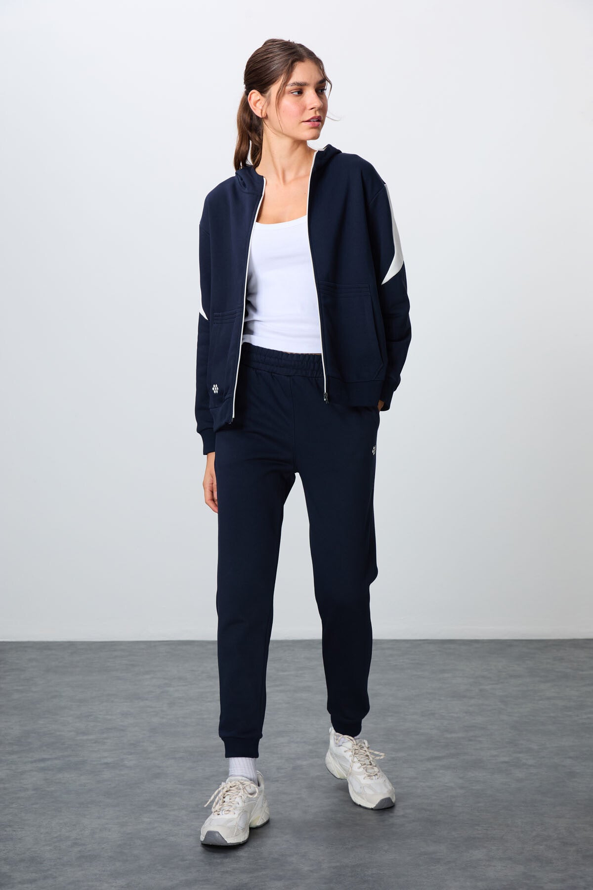 Image of İndigo Kompakt Pamuklu Kalın Pürüzsüz Dokulu Kapüşonlu Oversize Fit Kadın Eşofman Takım - 95343