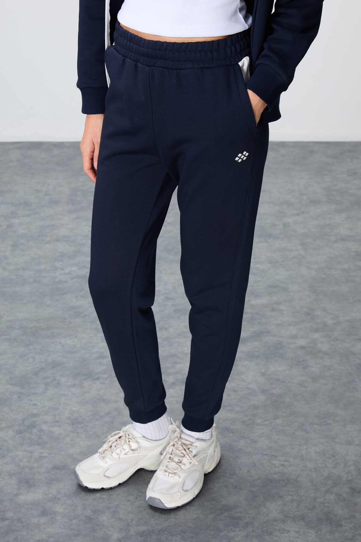 Image of İndigo Kompakt Pamuklu Kalın Pürüzsüz Dokulu Kapüşonlu Oversize Fit Kadın Eşofman Takım - 95343