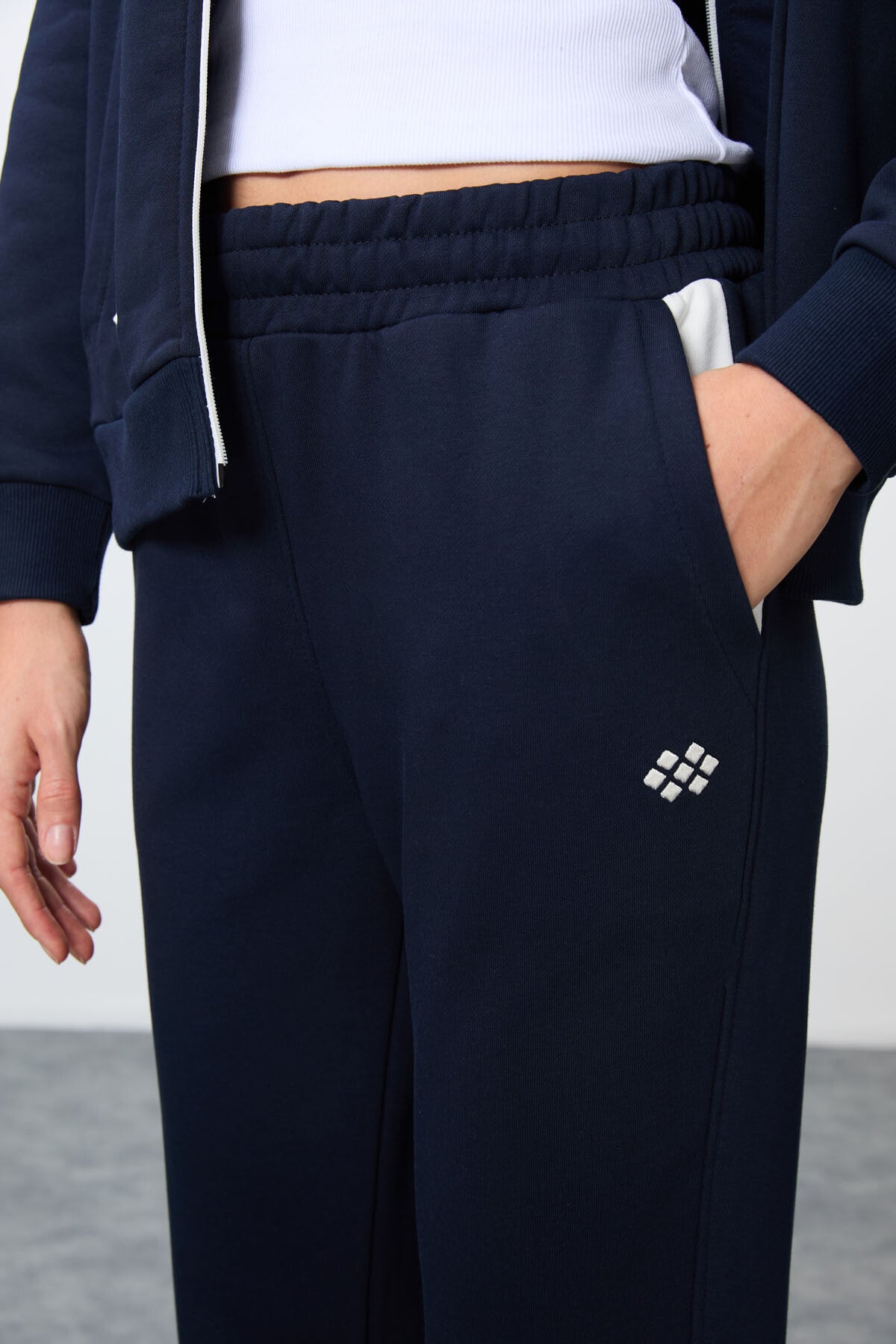 Image of İndigo Kompakt Pamuklu Kalın Pürüzsüz Dokulu Kapüşonlu Oversize Fit Kadın Eşofman Takım - 95343