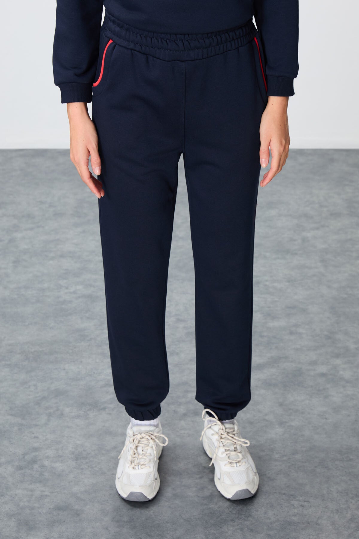 Image of İndigo Kompakt Pamuklu Kalın Pürüzsüz Dokulu Dik Yaka Oversize Fit Kadın Eşofman Takım - 95342