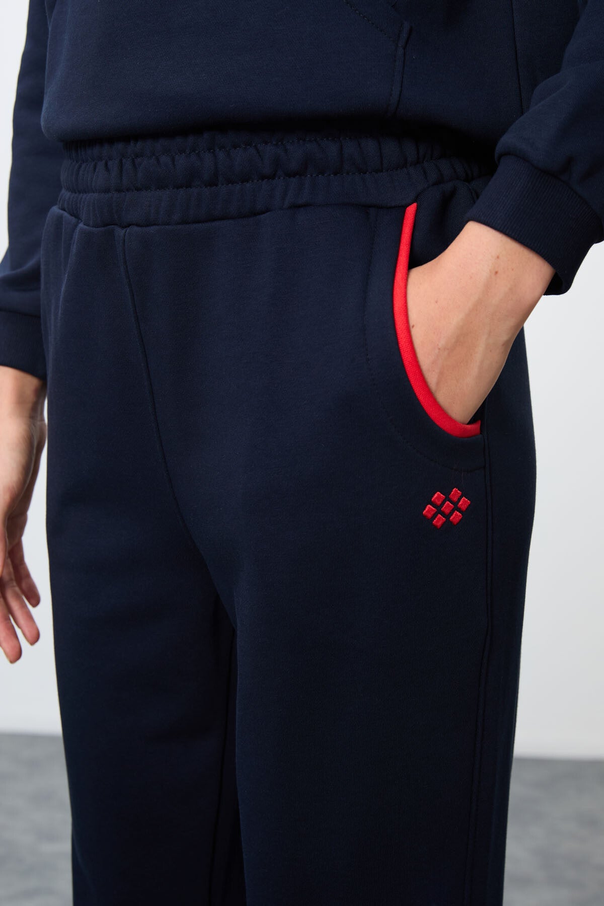 Image of İndigo Kompakt Pamuklu Kalın Pürüzsüz Dokulu Dik Yaka Oversize Fit Kadın Eşofman Takım - 95342