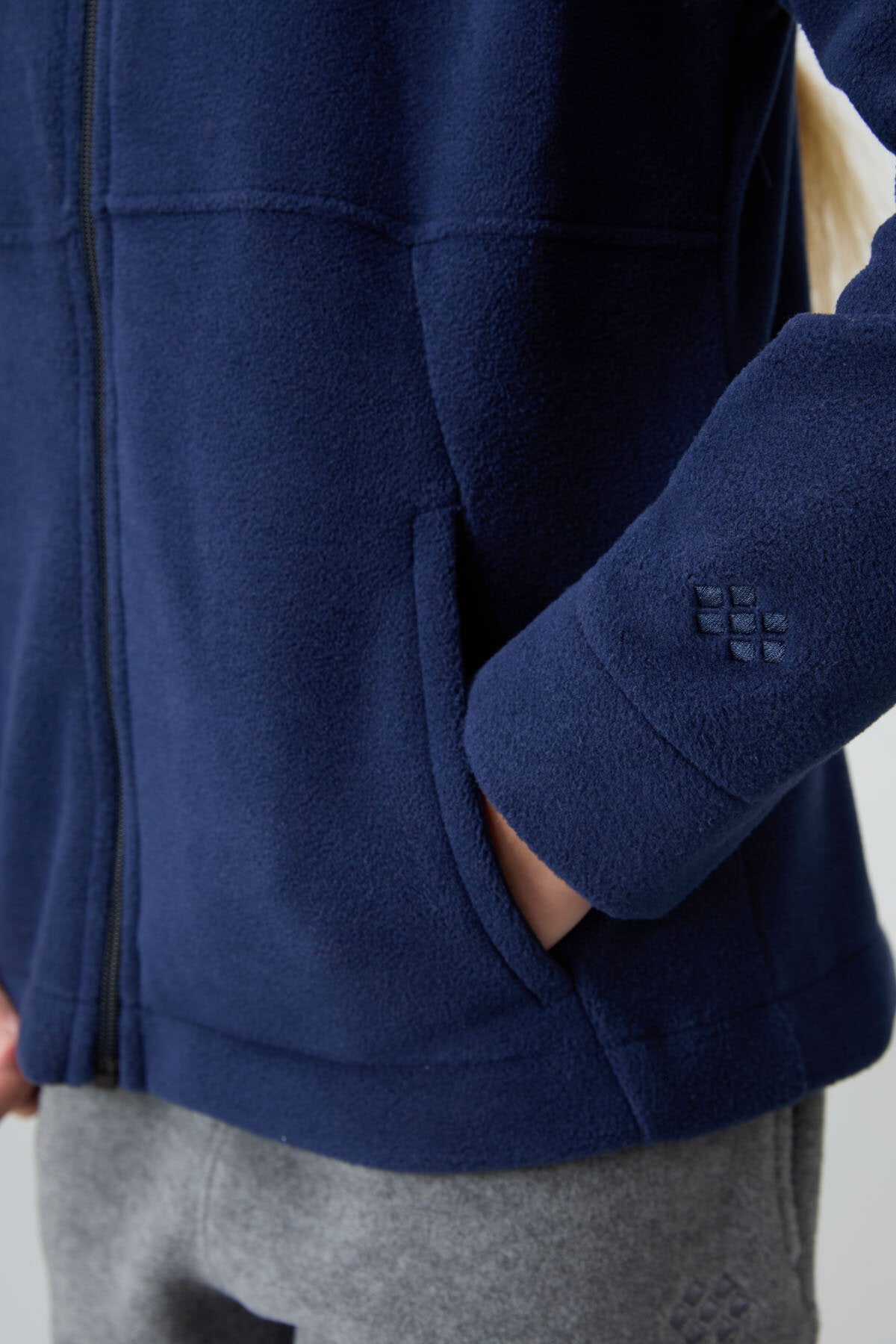 Image of İndigo Kalın Yumuşak Dokulu Standart Fit Nakışlı Polar Kız Çocuk Sweatshirt - 75152