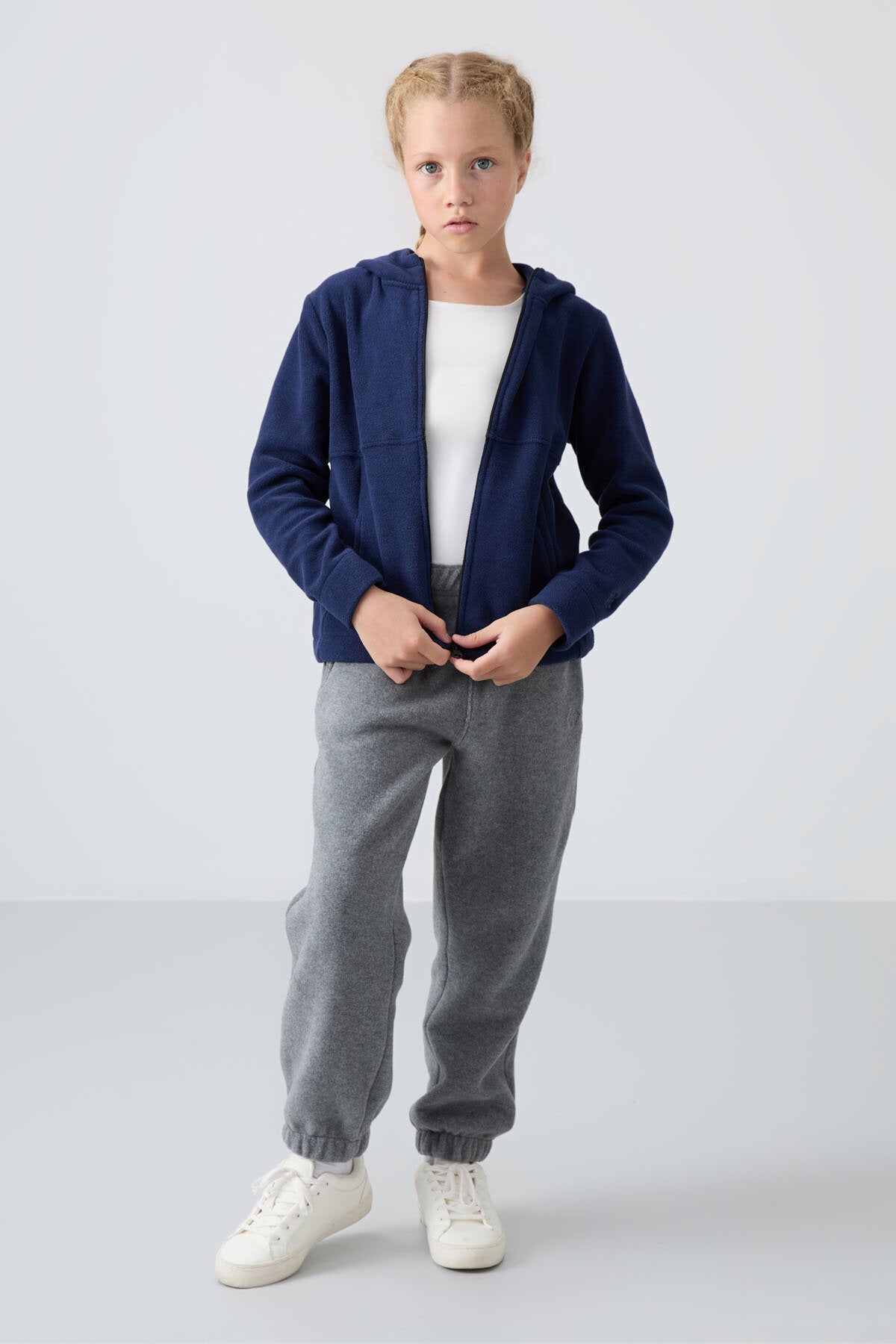 Image of İndigo Kalın Yumuşak Dokulu Standart Fit Nakışlı Polar Kız Çocuk Sweatshirt - 75152