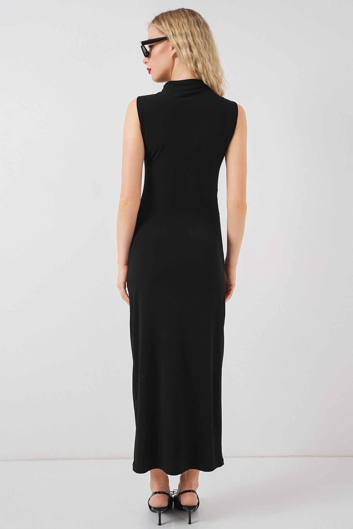Image of Rochie de damă fără mâneci, cu imprimeu floral și drapată 2579 - Negru