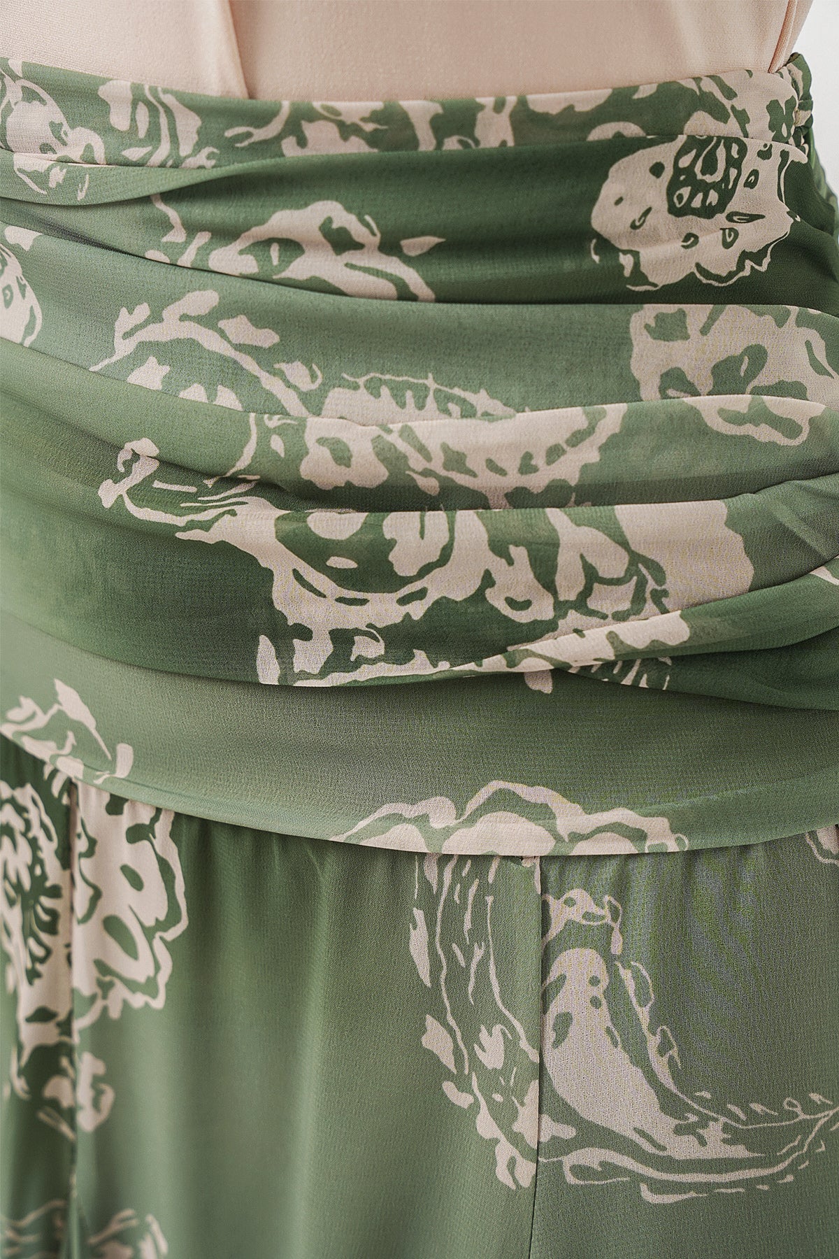 Image of Fustă de damă din șifon cu model 8057 - Verde închis