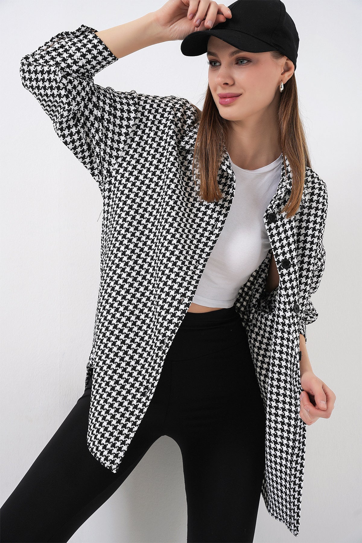 Image of Kadın Kazayağı Desen Oversize Gömlek 3854 - Siyah - Beyaz