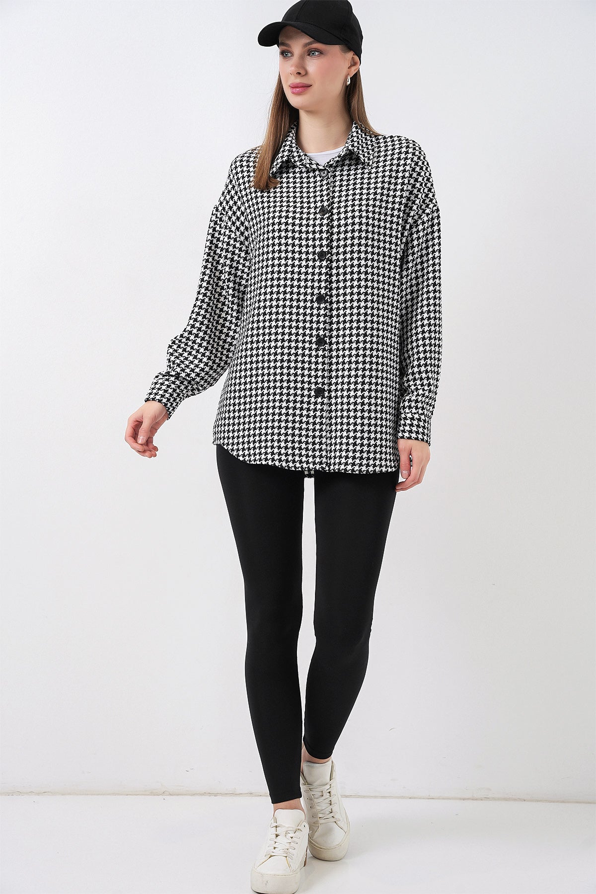 Image of Kadın Kazayağı Desen Oversize Gömlek 3854 - Siyah - Beyaz