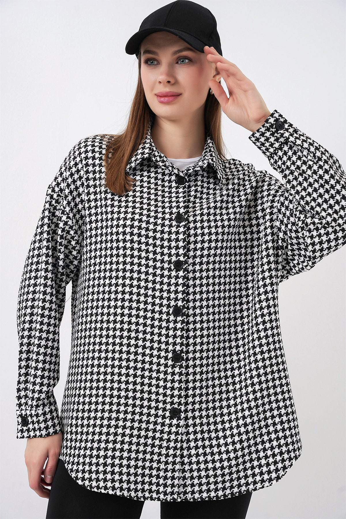 Image of Kadın Kazayağı Desen Oversize Gömlek 3854 - Siyah - Beyaz