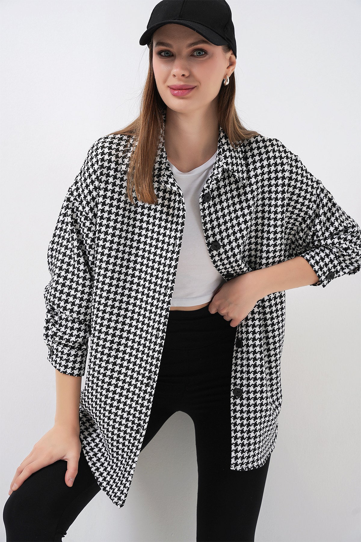 Image of Kadın Kazayağı Desen Oversize Gömlek 3854 - Siyah - Beyaz