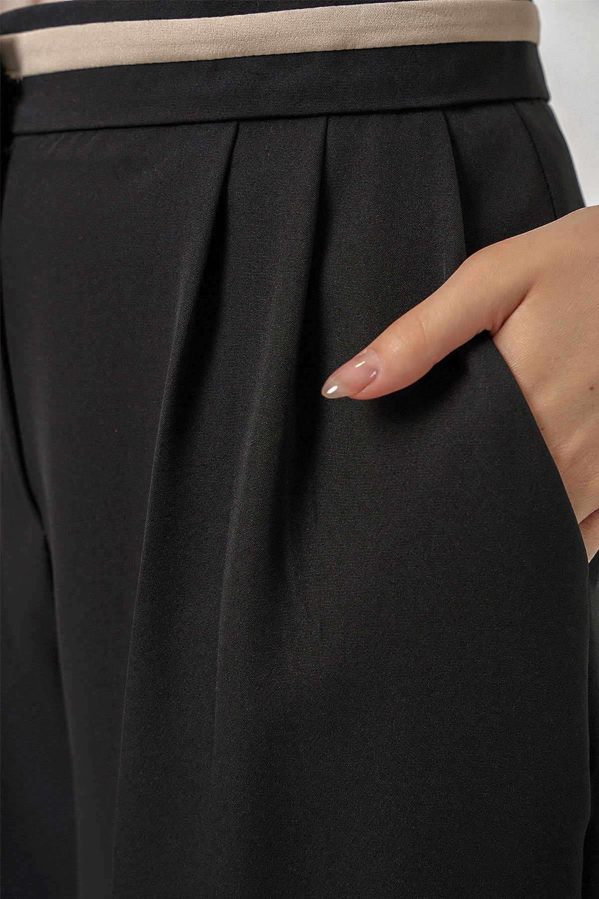 Image of Kadın Geniş Paça Kumaş Pantolon 30088 - Siyah