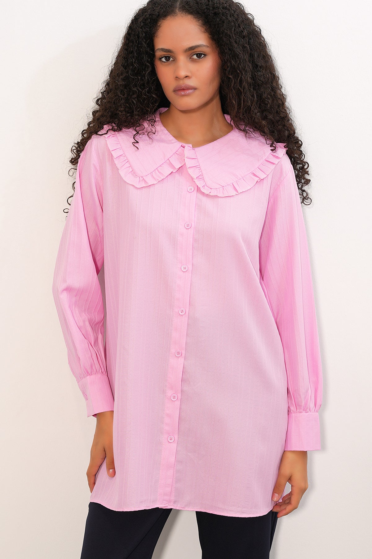 Image of Kadın Geniş Yaka Fırfır Detaylı Çizgili Tunik Gömlek 5993 - Pembe