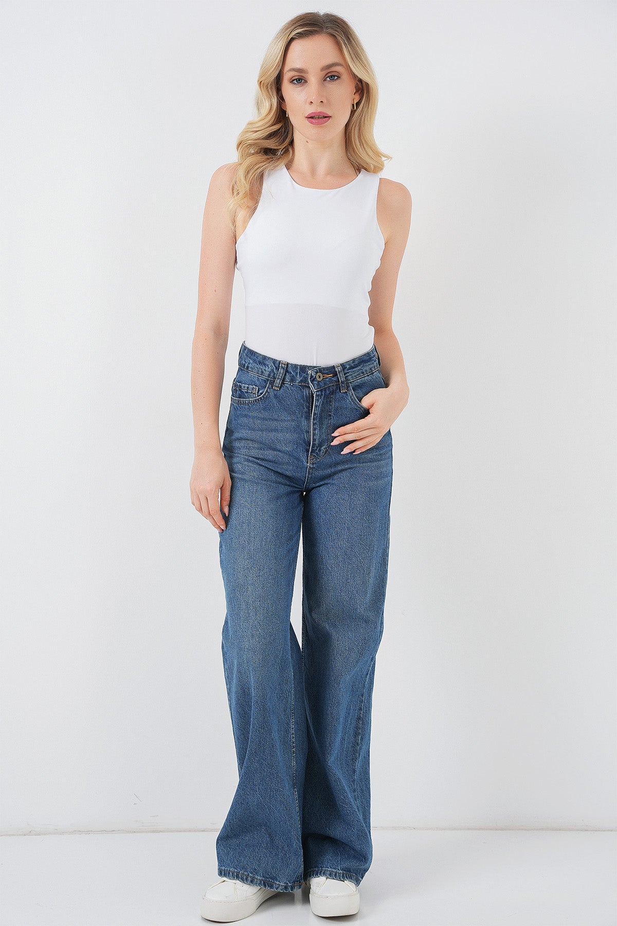 Image of Kadın Halter Yaka Çıtçıtlı Body 972 - Beyaz
