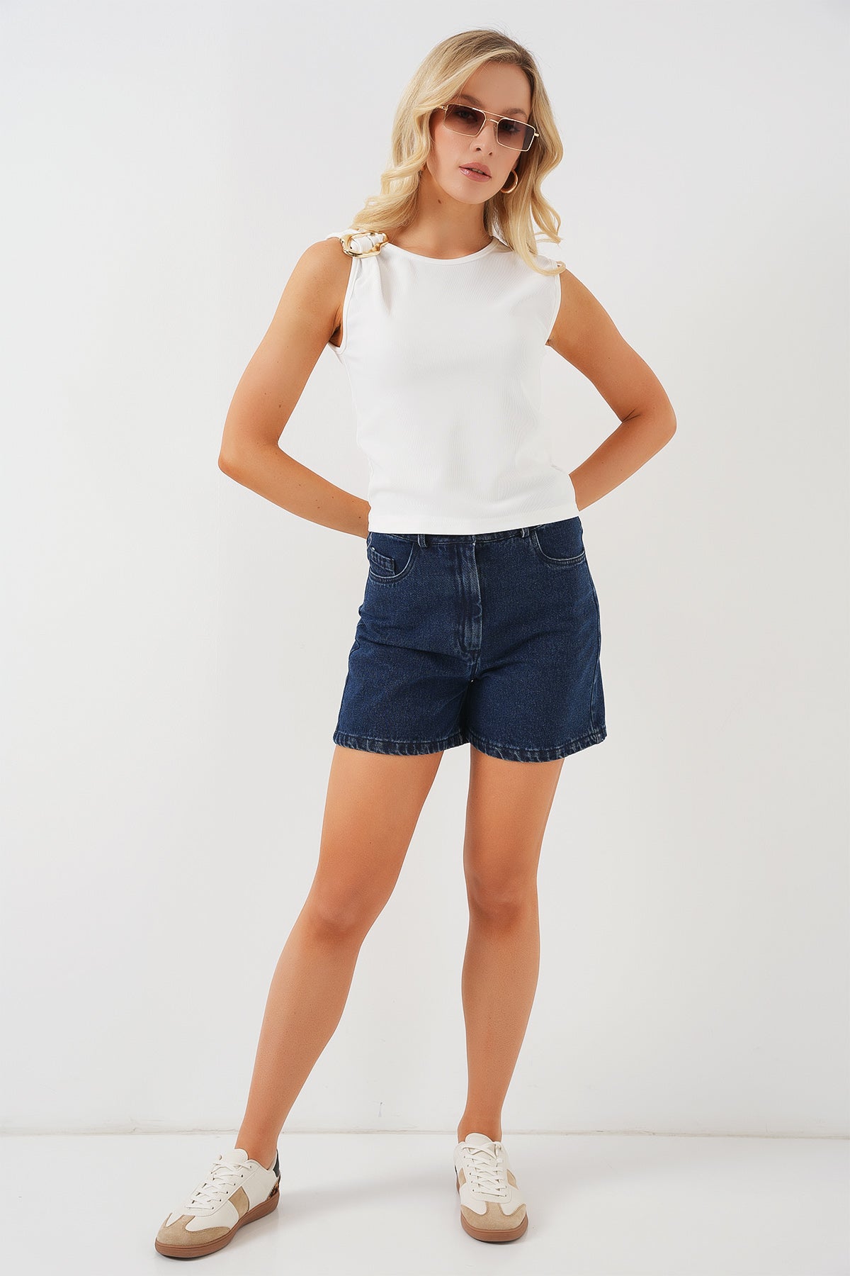 Image of Kadın Kolsuz Basic Bluz 935 - Beyaz