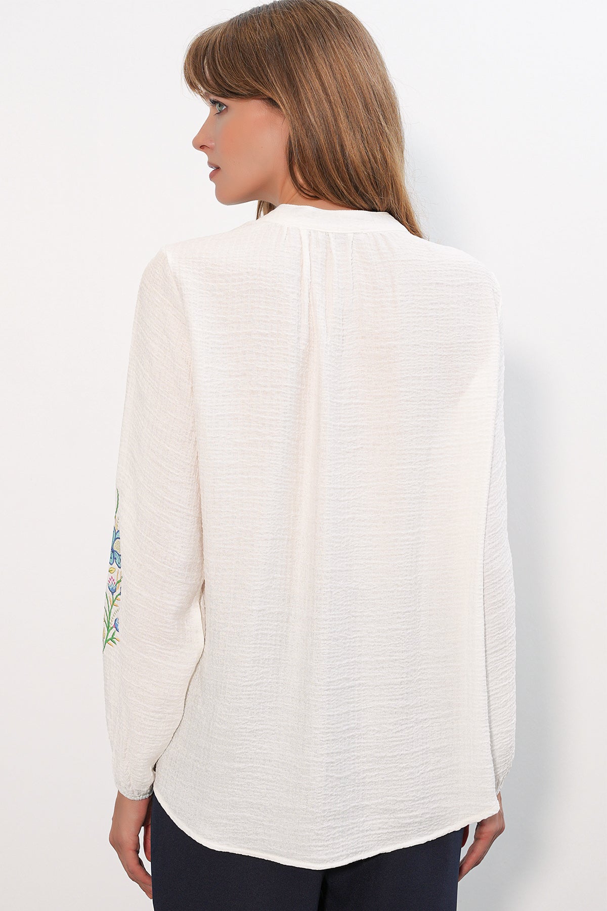 Image of Kadın Nakışlı Oversize Bluz 1000 - Beyaz
