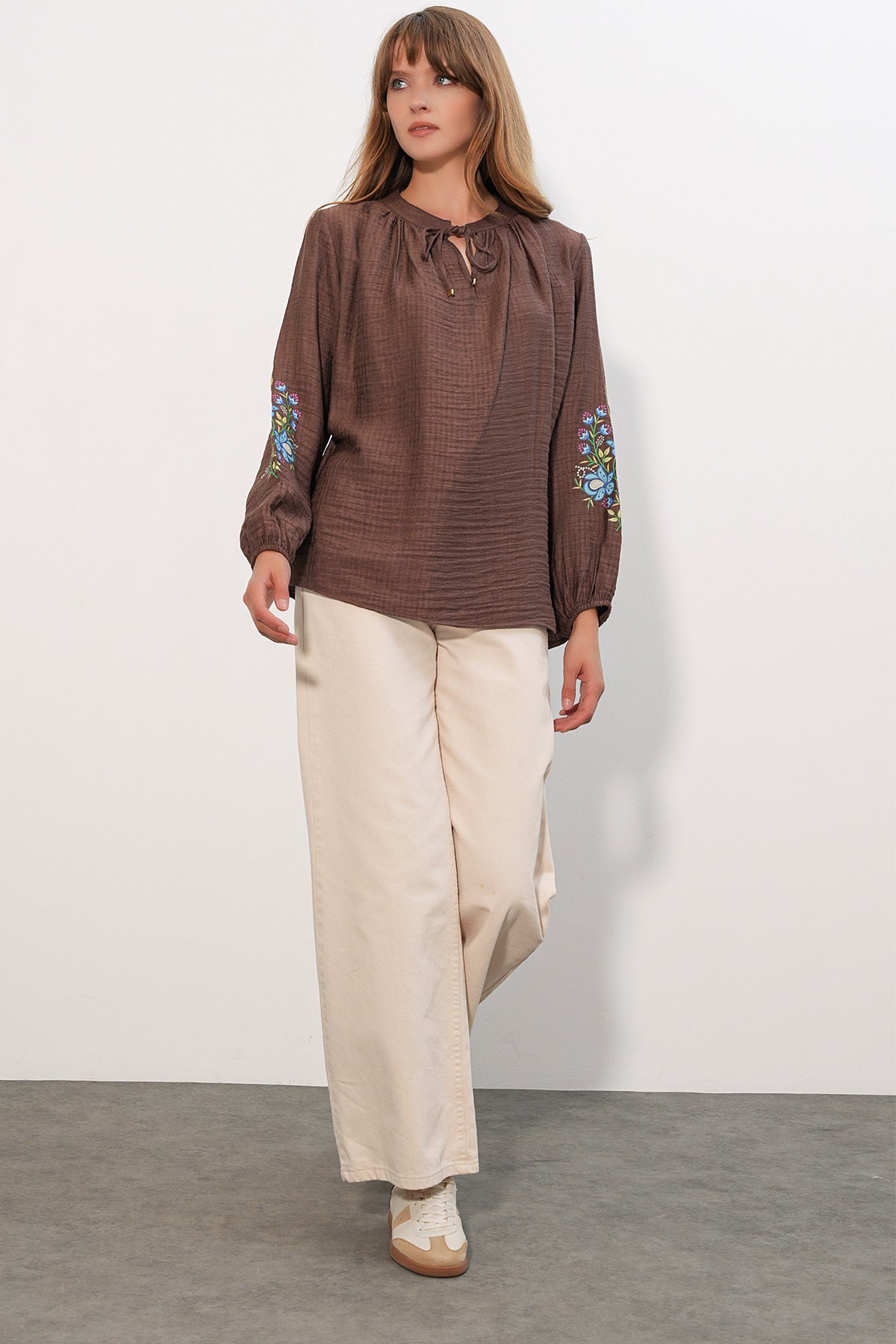 Image of Kadın Nakışlı Oversize Bluz 1000 - Kahverengi