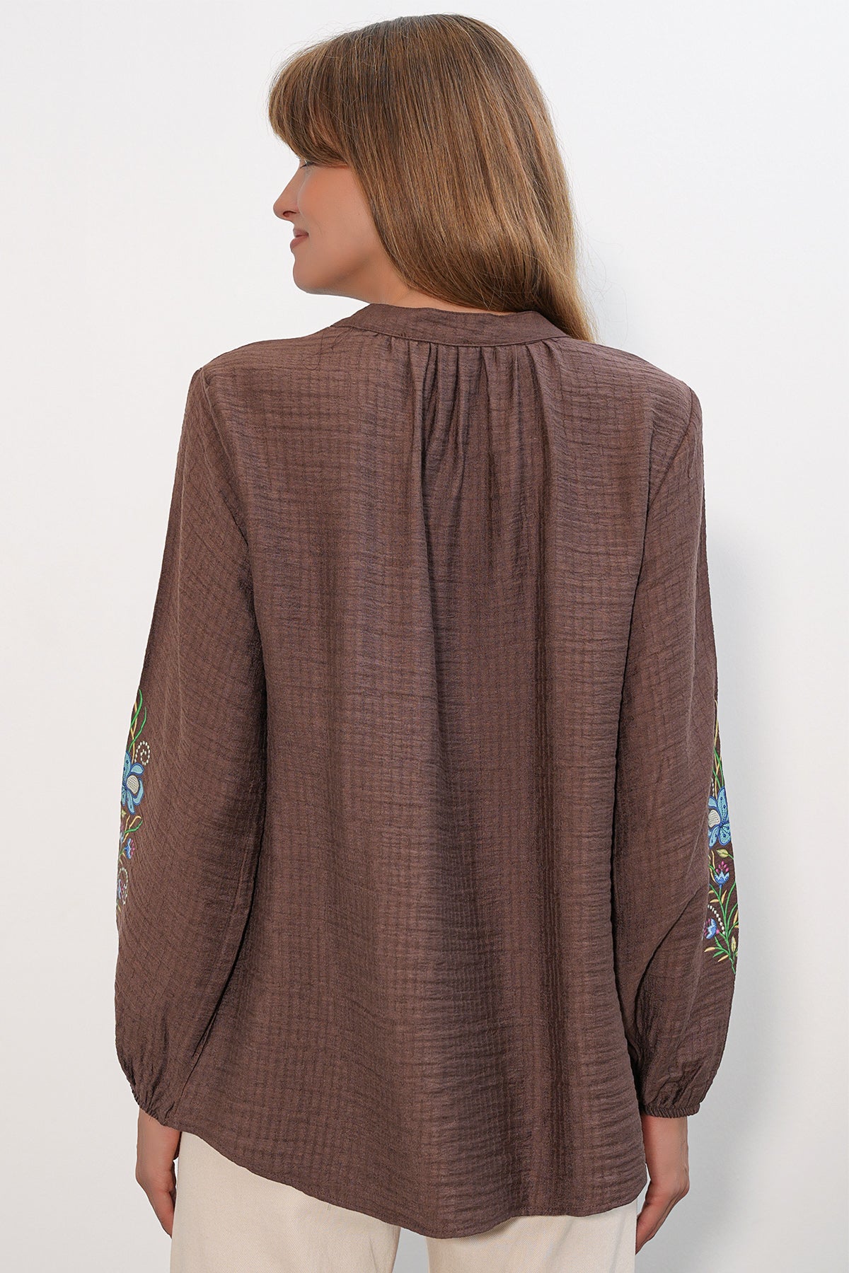 Image of Kadın Nakışlı Oversize Bluz 1000 - Kahverengi