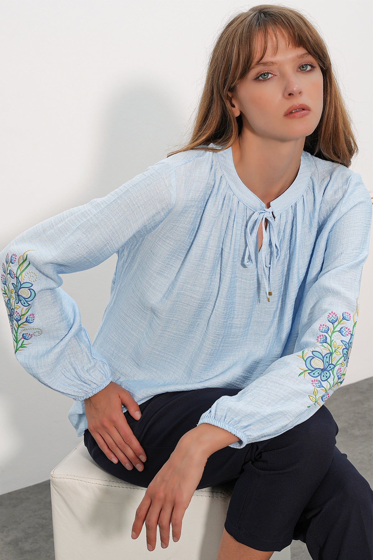 Image of Kadın Nakışlı Oversize Bluz 1000 - Mavi