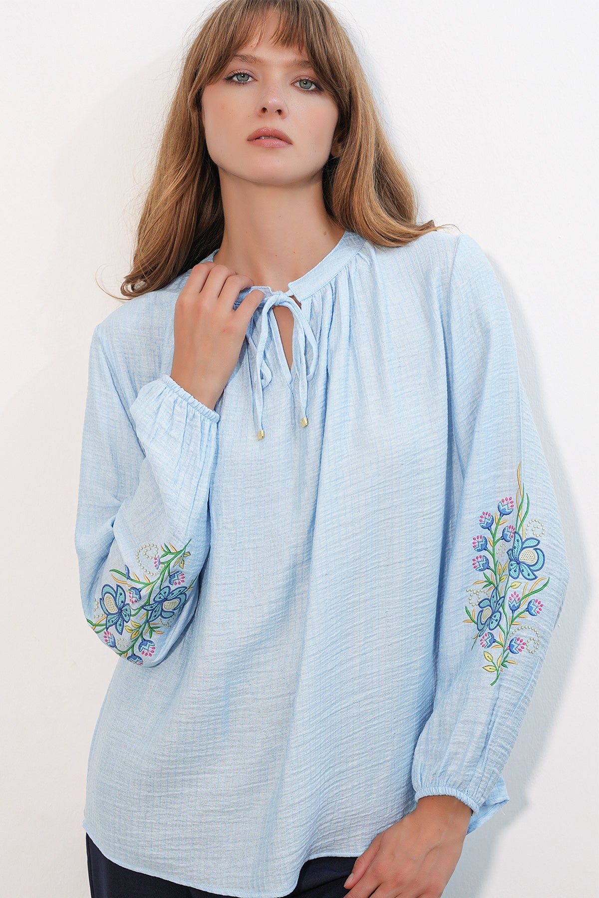Image of Kadın Nakışlı Oversize Bluz 1000 - Mavi