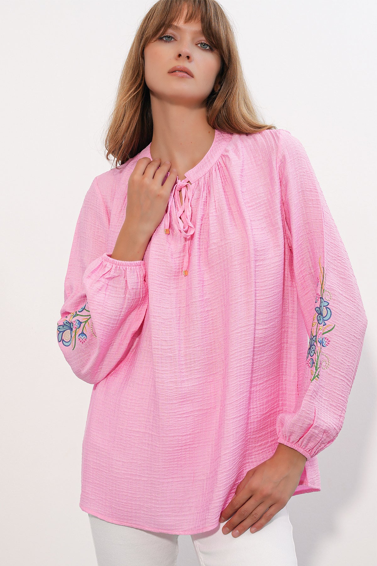 Image of Kadın Nakışlı Oversize Bluz 1000 - Pembe